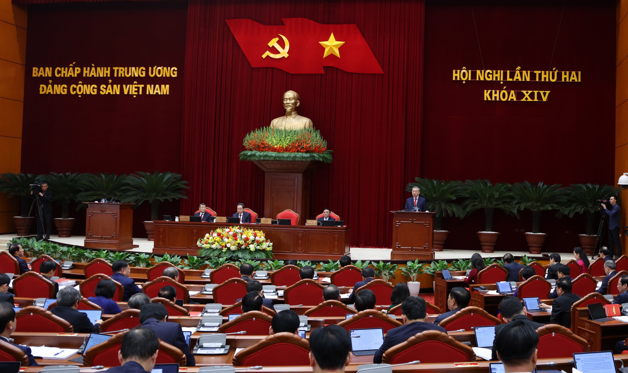 Khai mạc trọng thể Hội nghị Trung ương lần thứ 2 khóa XIV- Ảnh 1. Khai mạc trọng thể Hội nghị Trung ương lần thứ 2 khóa XIV- Ảnh 1.