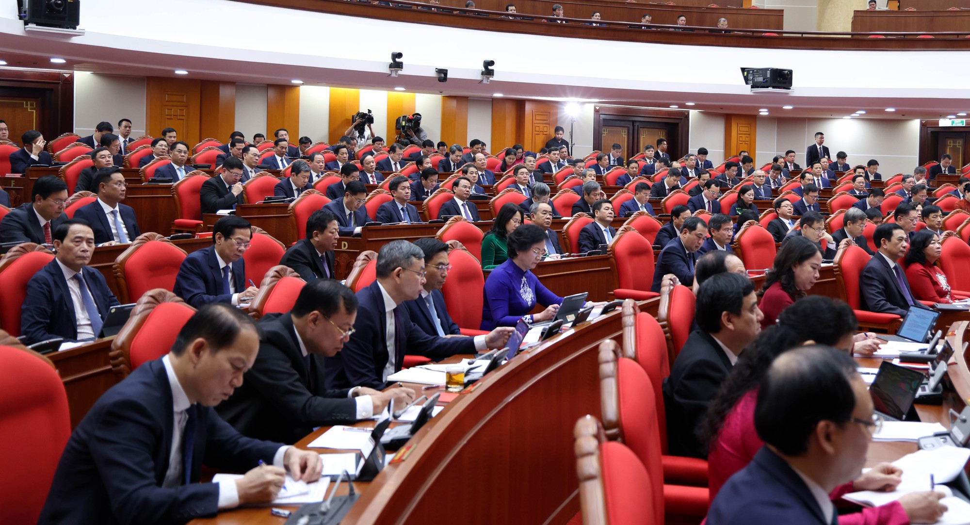 Khai mạc trọng thể Hội nghị Trung ương lần thứ 2 khóa XIV- Ảnh 5. Khai mạc trọng thể Hội nghị Trung ương lần thứ 2 khóa XIV- Ảnh 5.