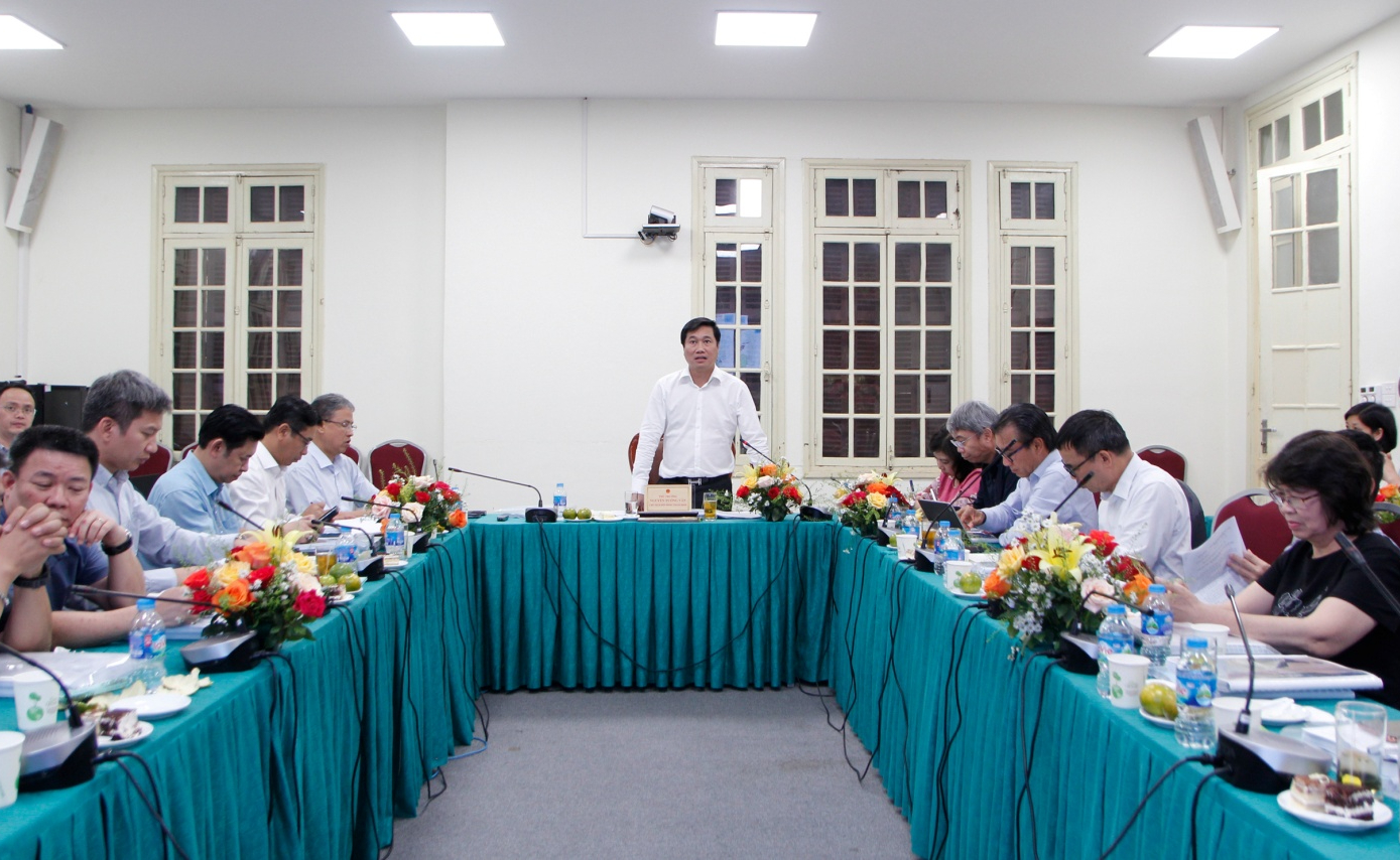 Thứ trưởng Nguyễn Tường Văn chủ tr&igrave; hội nghị thẩm định Nhiệm vụ quy hoạch chung đ&ocirc; thị Kh&aacute;nh H&ograve;a đến năm 2050, tầm nh&igrave;n đến năm 2070.