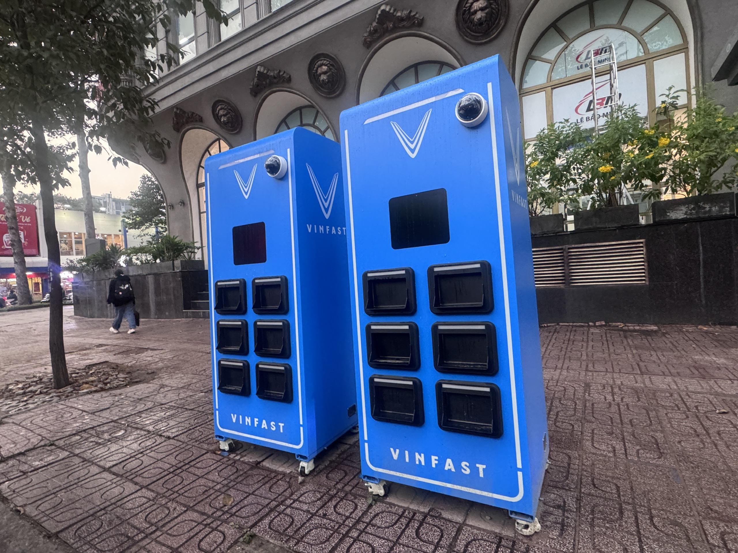 TP.HCM tăng tốc phủ sóng tủ đổi pin xe điện, mở lối giao thông xanh- Ảnh 1. TP.HCM tăng tốc phủ sóng tủ đổi pin xe điện, mở lối giao thông xanh- Ảnh 1.