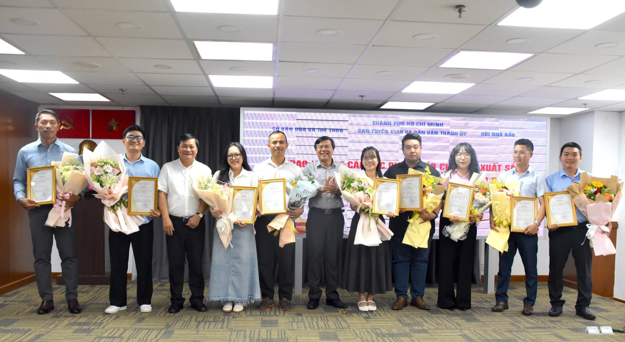 TP.HCM khen thưởng 70 t&aacute;c phẩm b&aacute;o ch&iacute; xuất sắc qu&yacute; IV/2025- Ảnh 3.