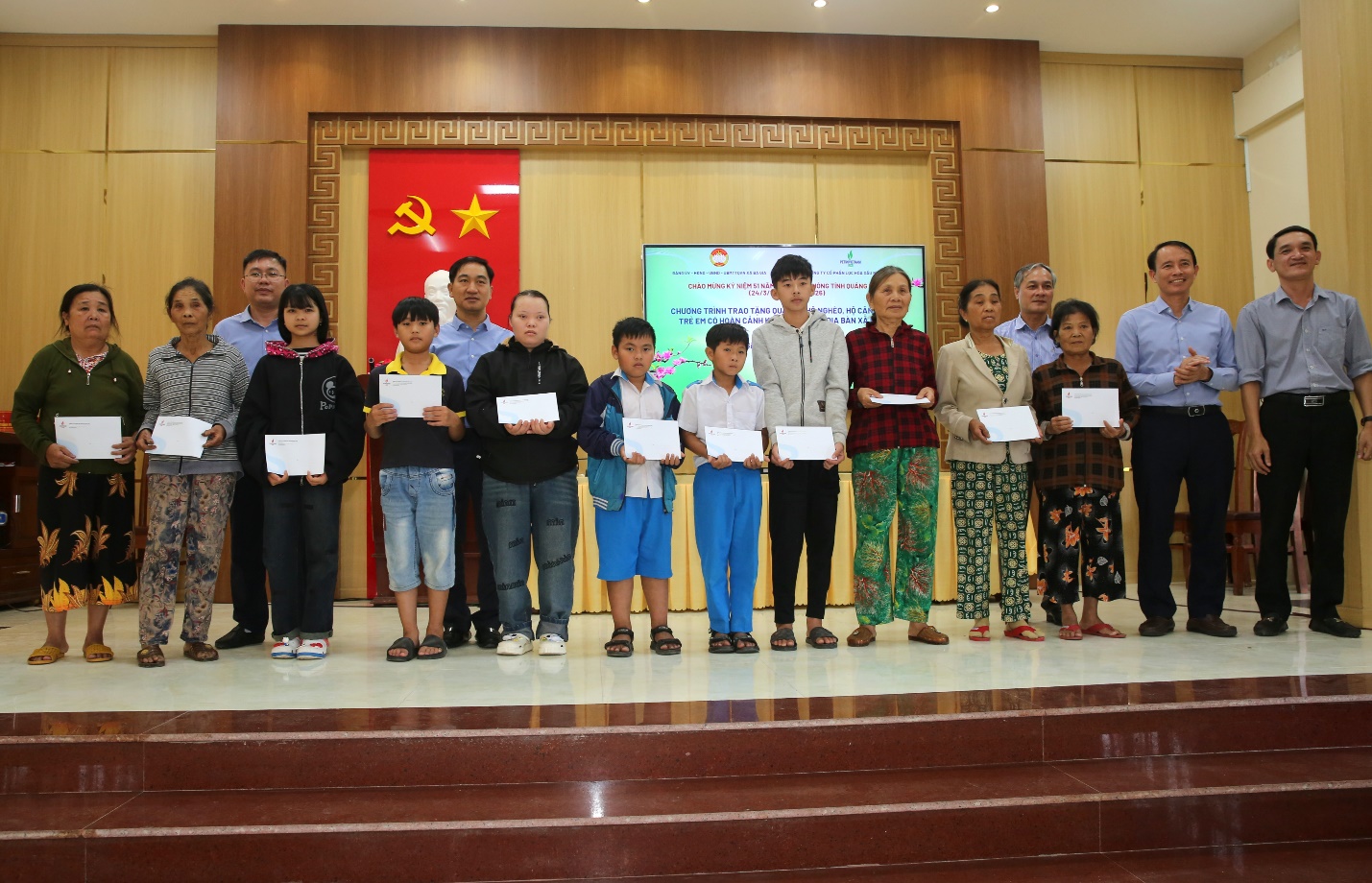 BSR tặng 100 suất qu&agrave; cho b&agrave; con x&atilde; Ba Gia, tỉnh Quảng Ng&atilde;i- Ảnh 3.