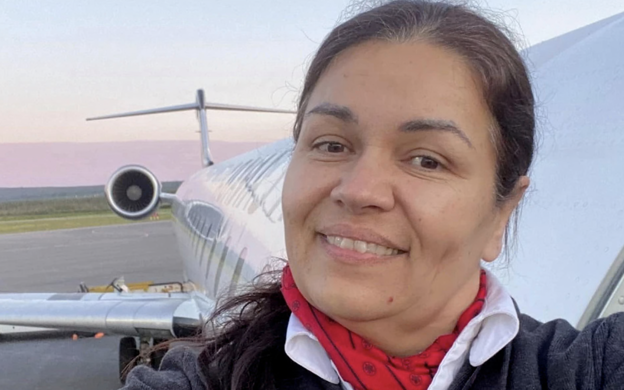 Vụ va chạm tại s&acirc;n bay New York: Tiếp vi&ecirc;n bị văng khỏi m&aacute;y bay sống s&oacute;t thần kỳ