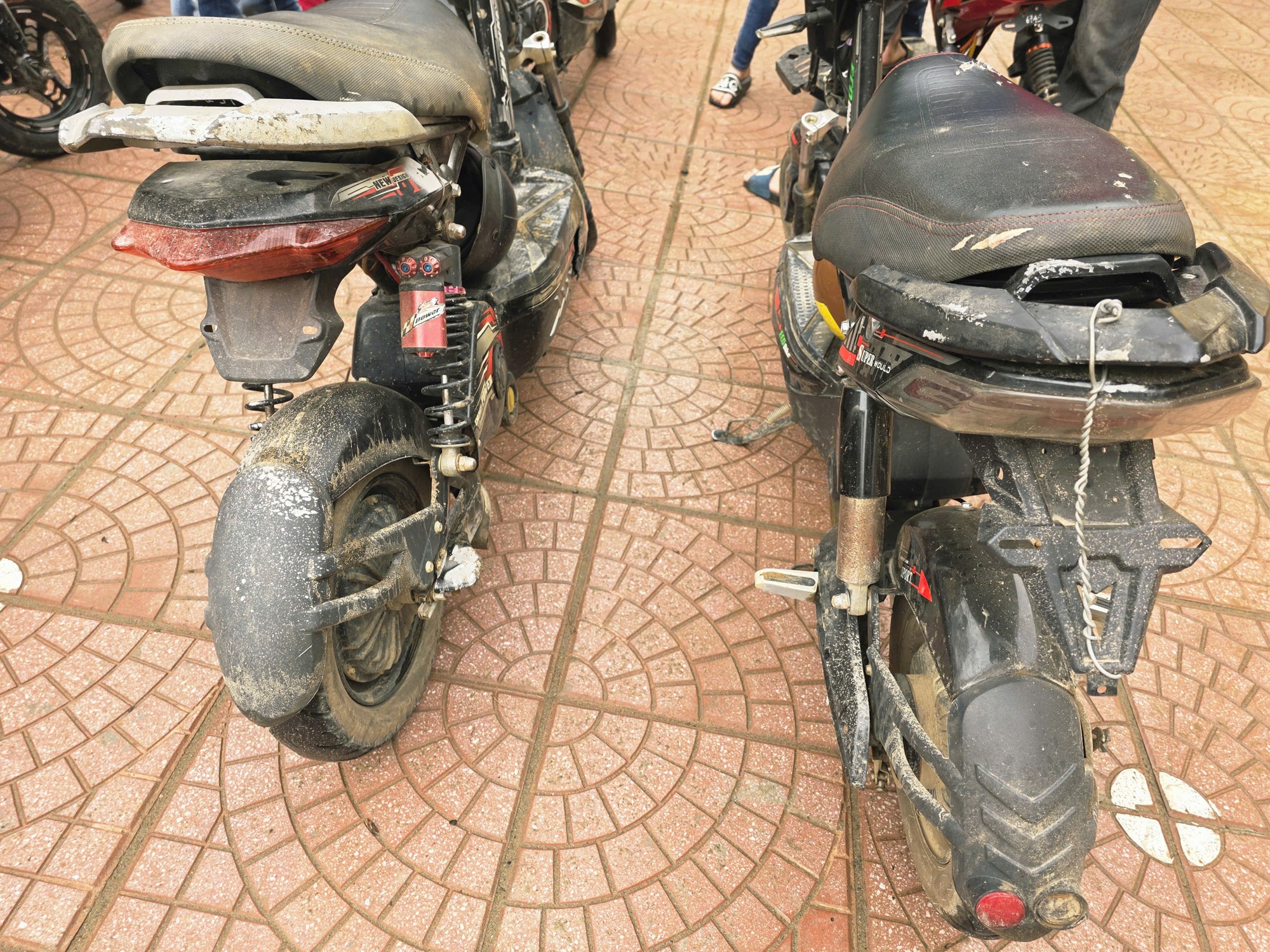 CSGT L&agrave;o Cai chủ động kế hoạch tuần tra, ngăn ngừa tai nạn từ xe điện độ chế- Ảnh 1.