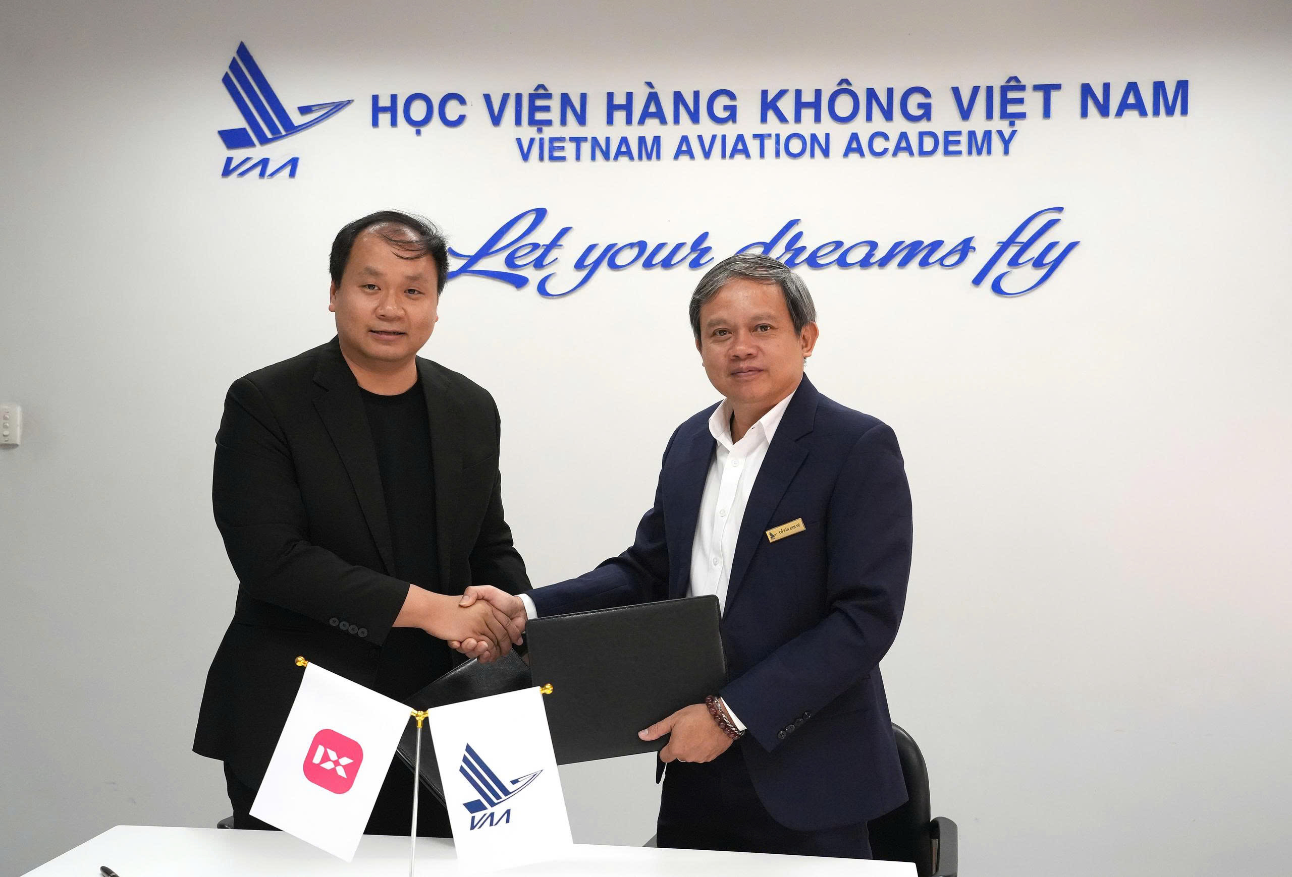 Học viện Hàng không Việt Nam ký kết với Digital X-Solution Technology đưa AI vào giảng dạy- Ảnh 1. Học viện Hàng không Việt Nam ký kết với Digital X-Solution Technology đưa AI vào giảng dạy- Ảnh 1.