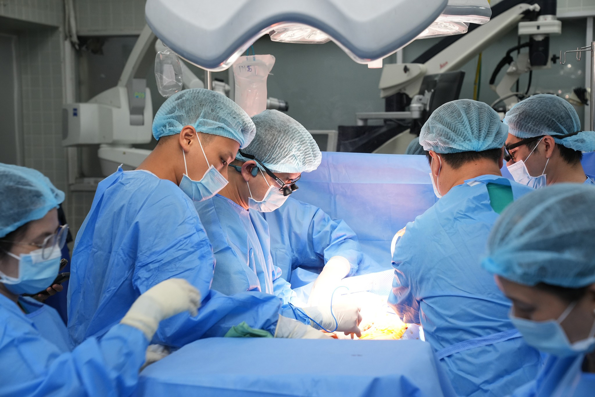 Những thùng “hành lý đặc biệt” và hành trình trao sự sống- Ảnh 1. Những thùng “hành lý đặc biệt” và hành trình trao sự sống- Ảnh 1.