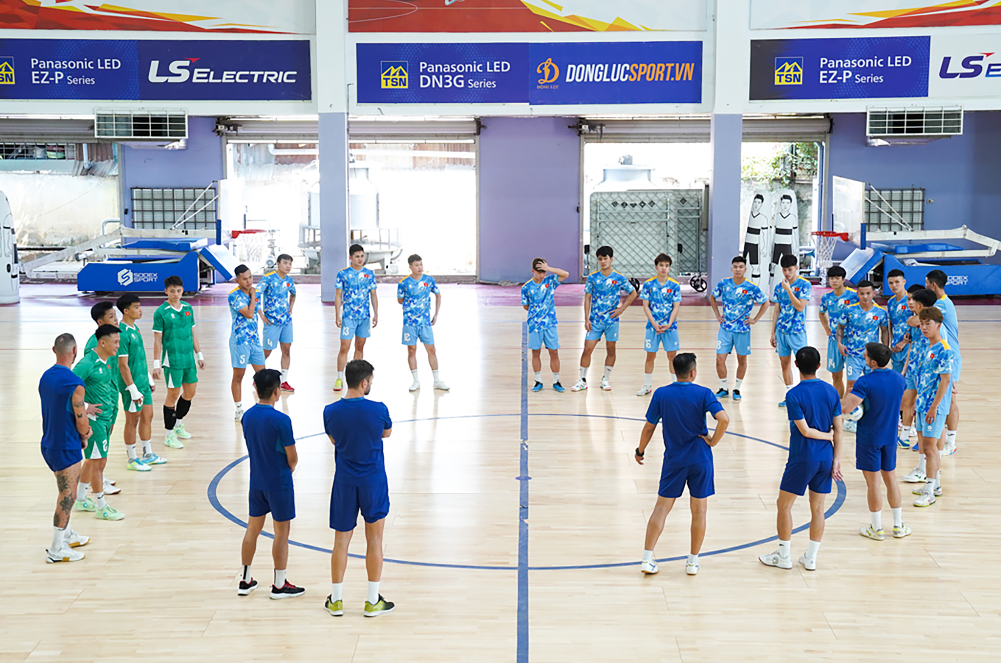 Futsal Việt Nam hướng tới ngôi vương Đông Nam Á - Ảnh 1. Futsal Việt Nam hướng tới ngôi vương Đông Nam Á - Ảnh 1.