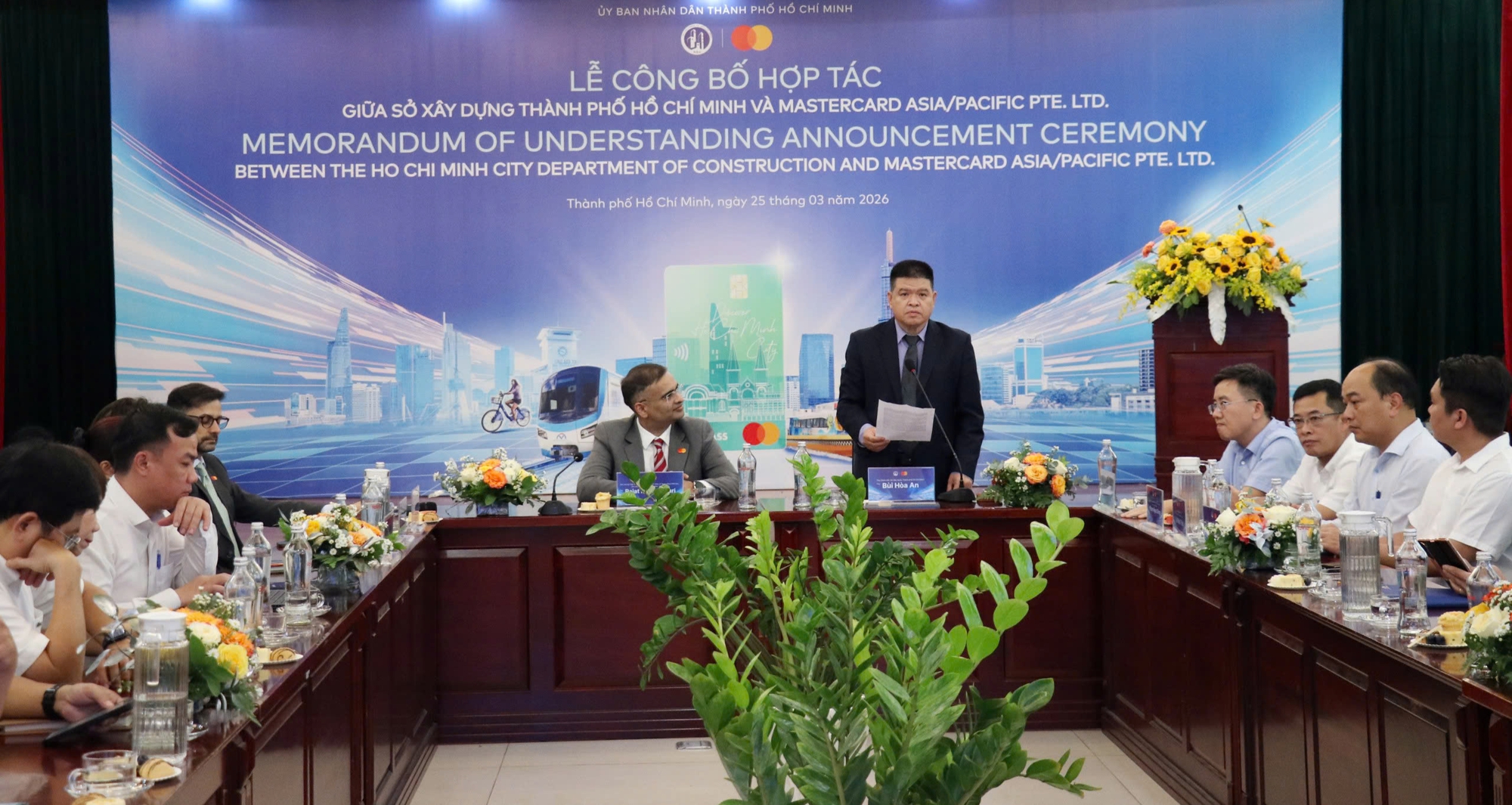 TP.HCM hợp t&aacute;c doanh nghiệp th&uacute;c đẩy thanh to&aacute;n số trong giao th&ocirc;ng c&ocirc;ng cộng- Ảnh 2.