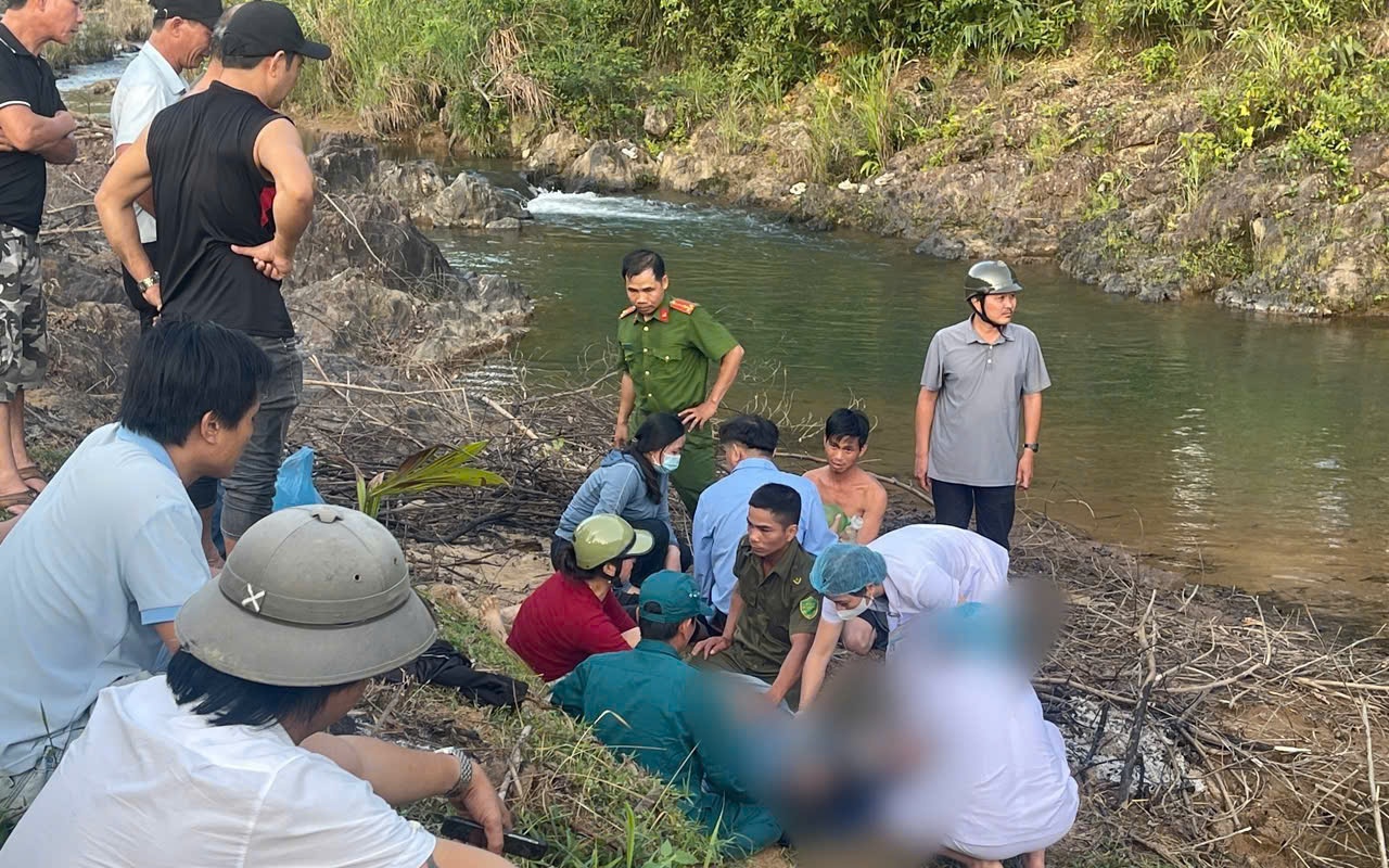 Hai học sinh lớp 9 ở Đ&agrave; Nẵng đuối nước tử vong khi lội qua suối