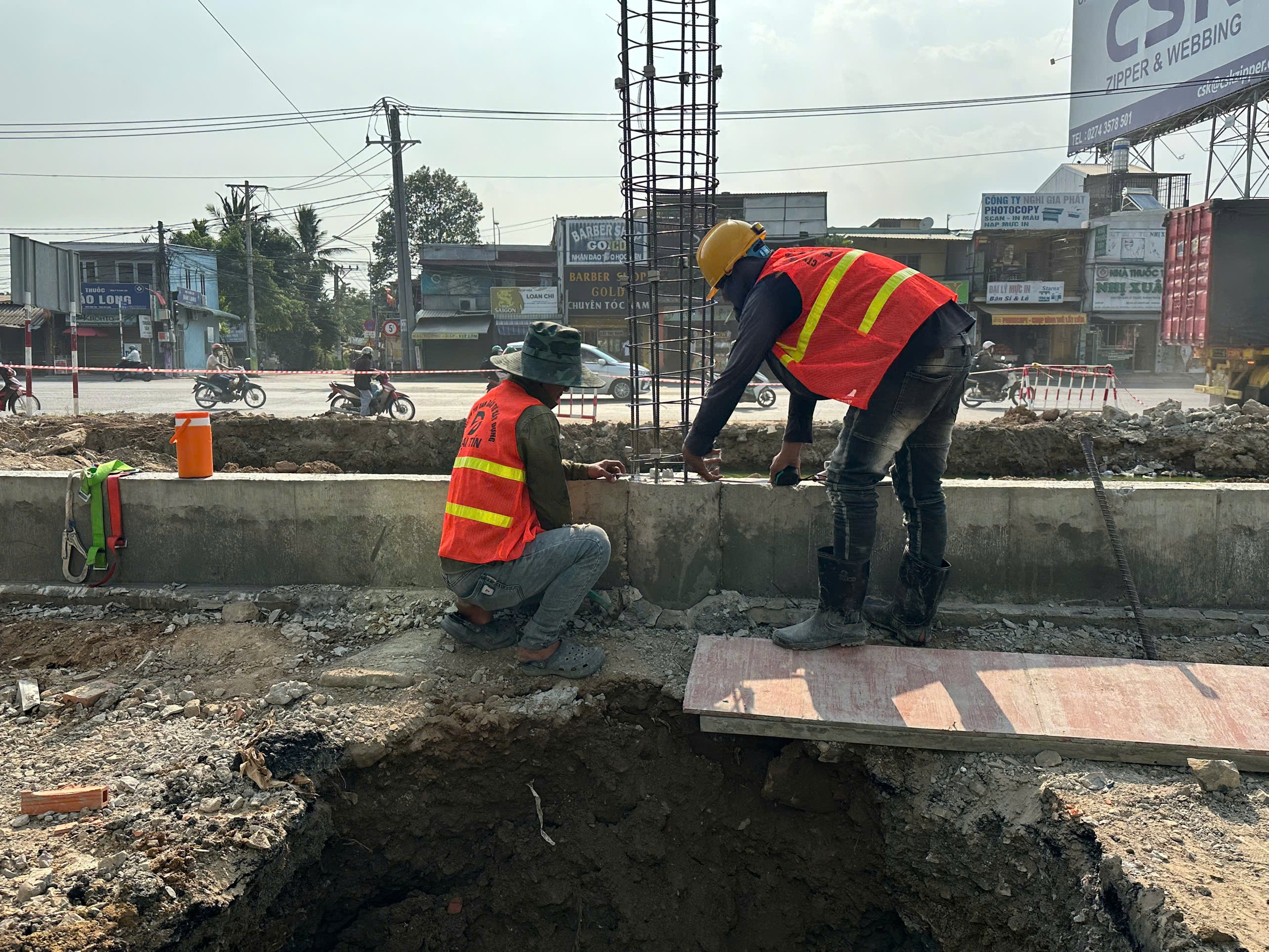 TP.HCM: Cận cảnh dự &aacute;n mở rộng quốc lộ 13 sau 4 năm thi c&ocirc;ng
- Ảnh 9.