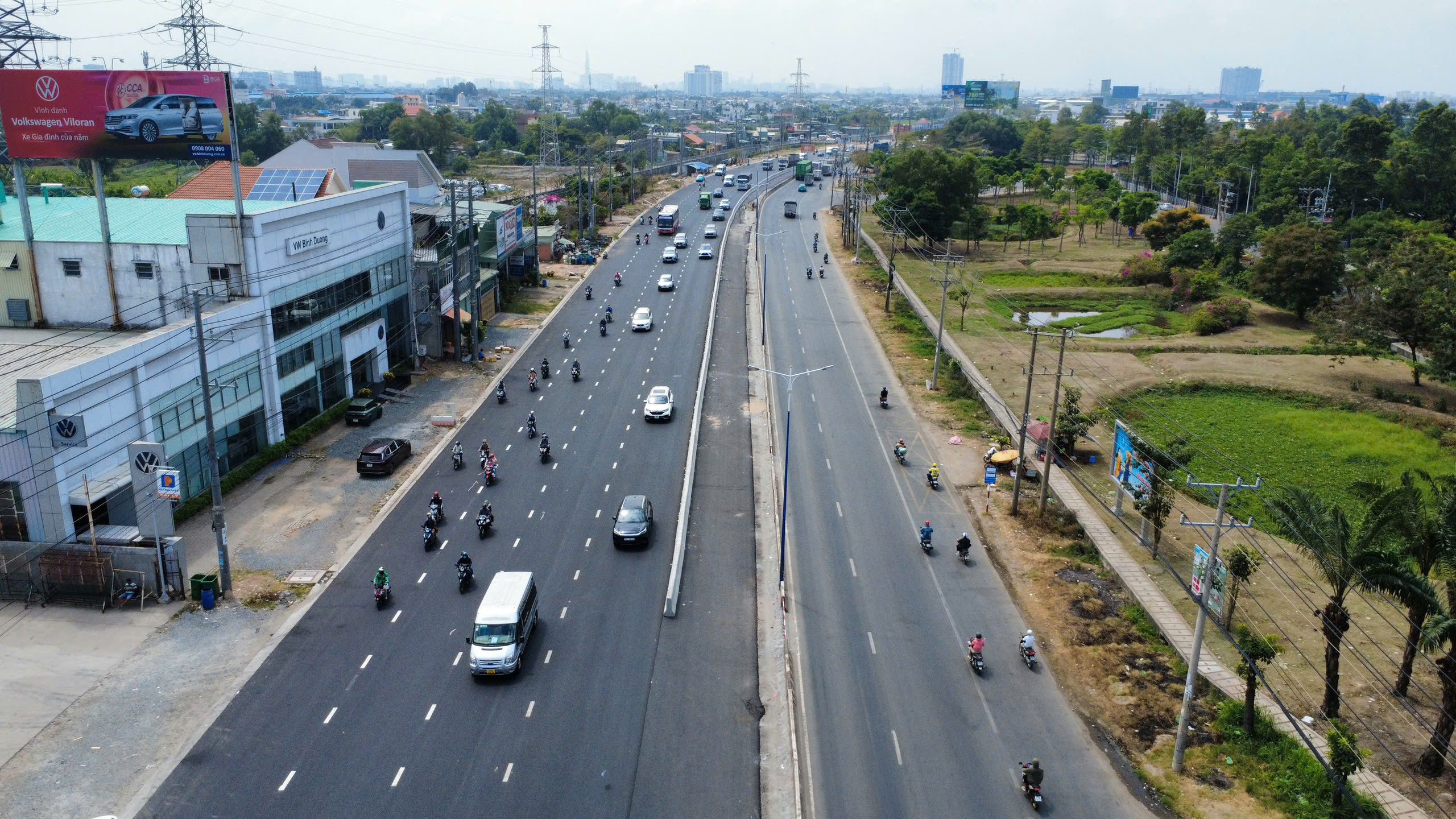 TP.HCM: Cận cảnh dự &aacute;n mở rộng quốc lộ 13 sau 4 năm thi c&ocirc;ng
- Ảnh 2.