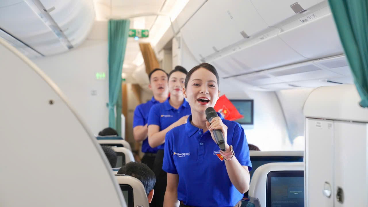 Những bất ngờ thú vị trên chuyến bay Thanh niên- Ảnh 10. Những bất ngờ thú vị trên chuyến bay Thanh niên- Ảnh 10.