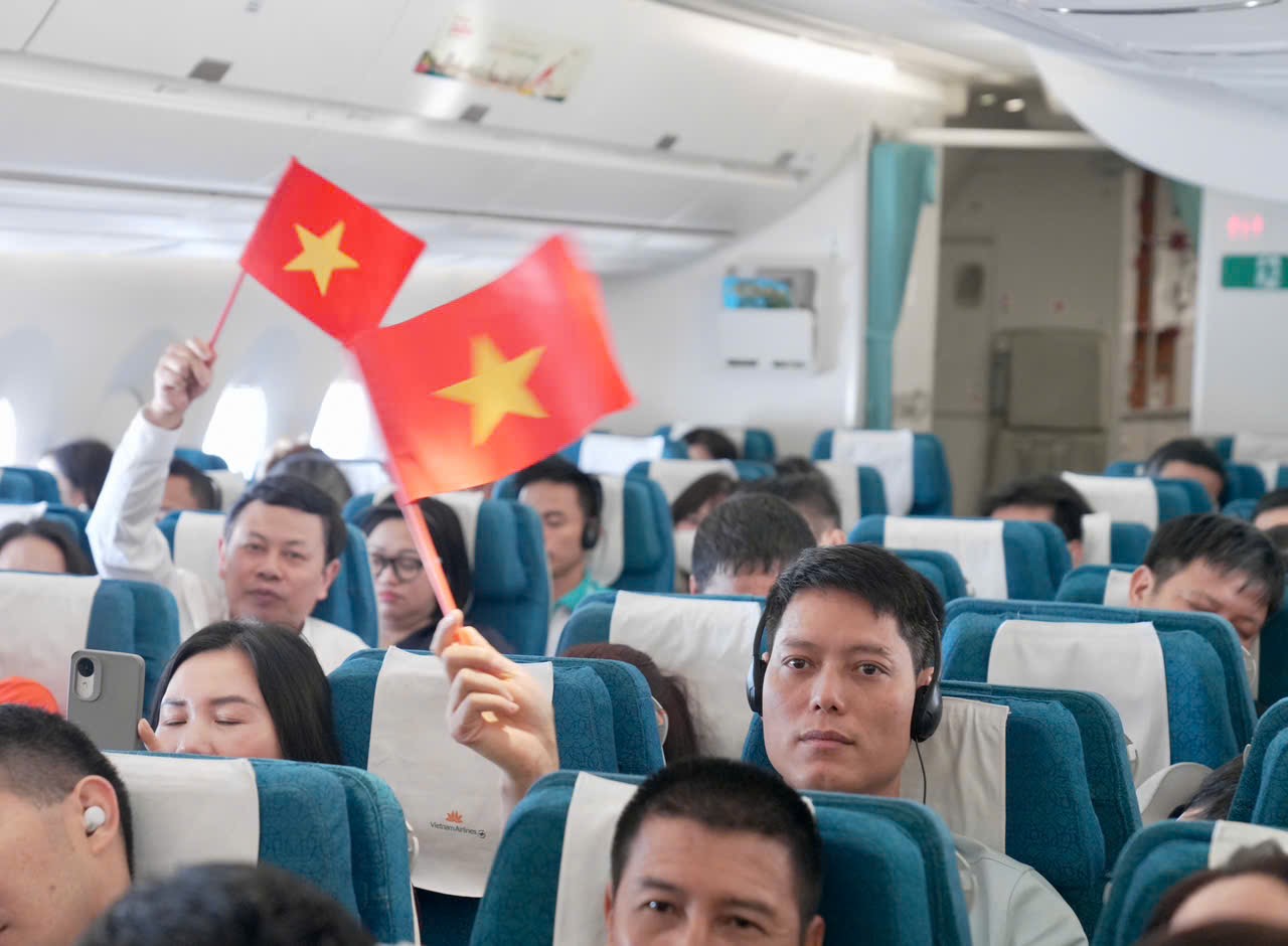 Những bất ngờ thú vị trên chuyến bay Thanh niên- Ảnh 11. Những bất ngờ thú vị trên chuyến bay Thanh niên- Ảnh 11.