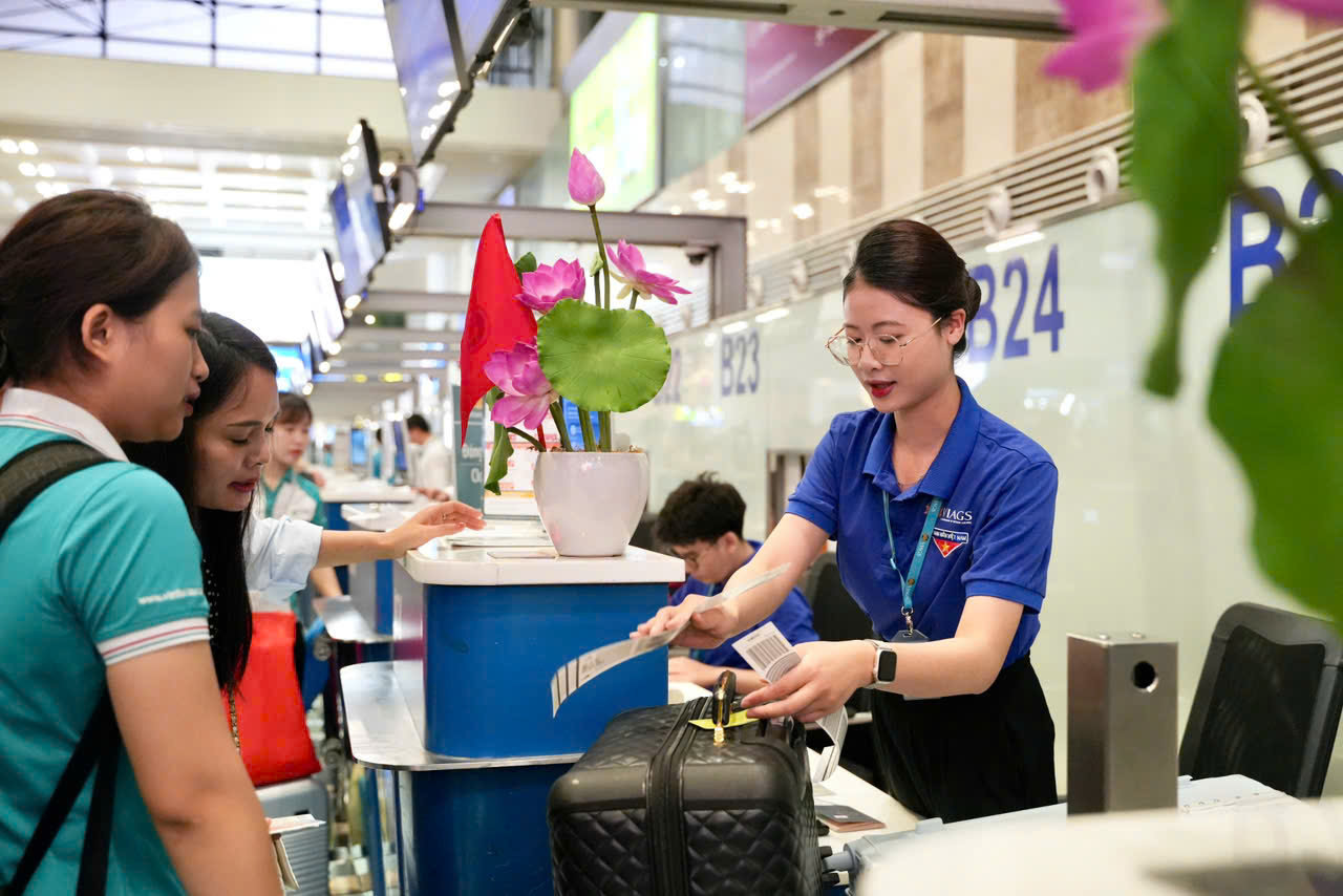 Những bất ngờ thú vị trên chuyến bay Thanh niên- Ảnh 4. Những bất ngờ thú vị trên chuyến bay Thanh niên- Ảnh 4.