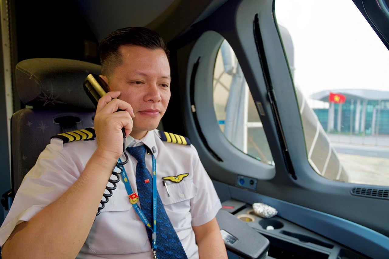 Những bất ngờ thú vị trên chuyến bay Thanh niên- Ảnh 9. Những bất ngờ thú vị trên chuyến bay Thanh niên- Ảnh 9.