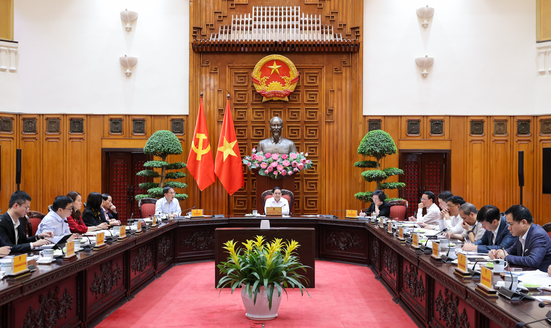 Thủ tướng: Kh&ocirc;ng để thiếu nguồn cung xăng dầu; khẩn trương x&acirc;y dựng kho dự trữ chiến lược- Ảnh 1.