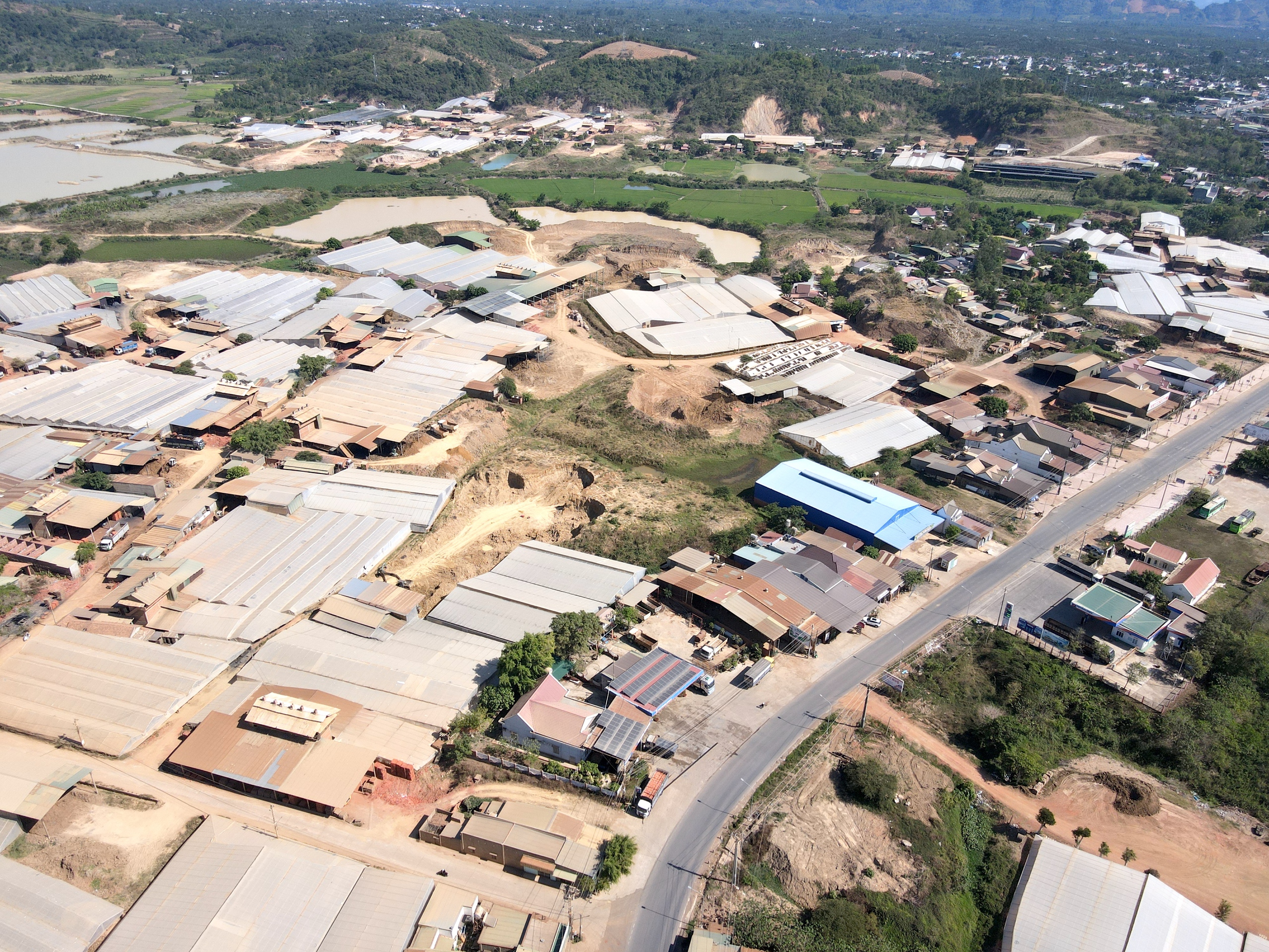 Xử l&yacute; dứt điểm l&ograve; gạch thủ c&ocirc;ng g&acirc;y &ocirc; nhiễm m&ocirc;i trường tại Đắk Lắk, L&acirc;m Đồng- Ảnh 1.