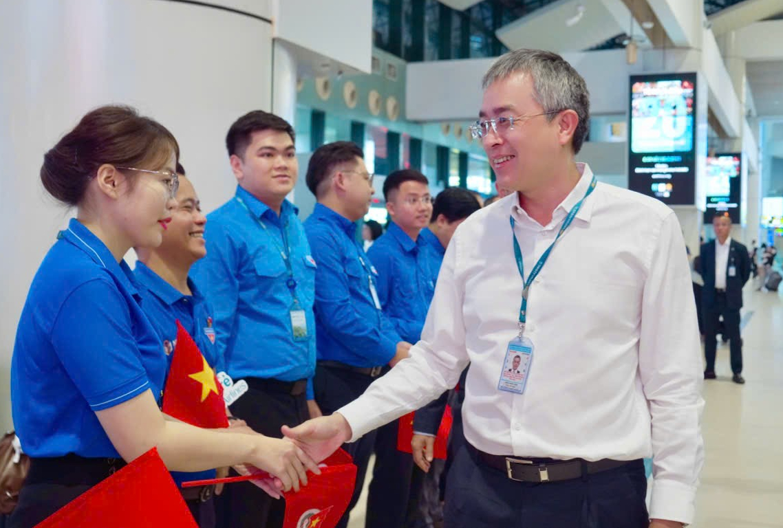 Những bất ngờ thú vị trên chuyến bay Thanh niên- Ảnh 3. Những bất ngờ thú vị trên chuyến bay Thanh niên- Ảnh 3.