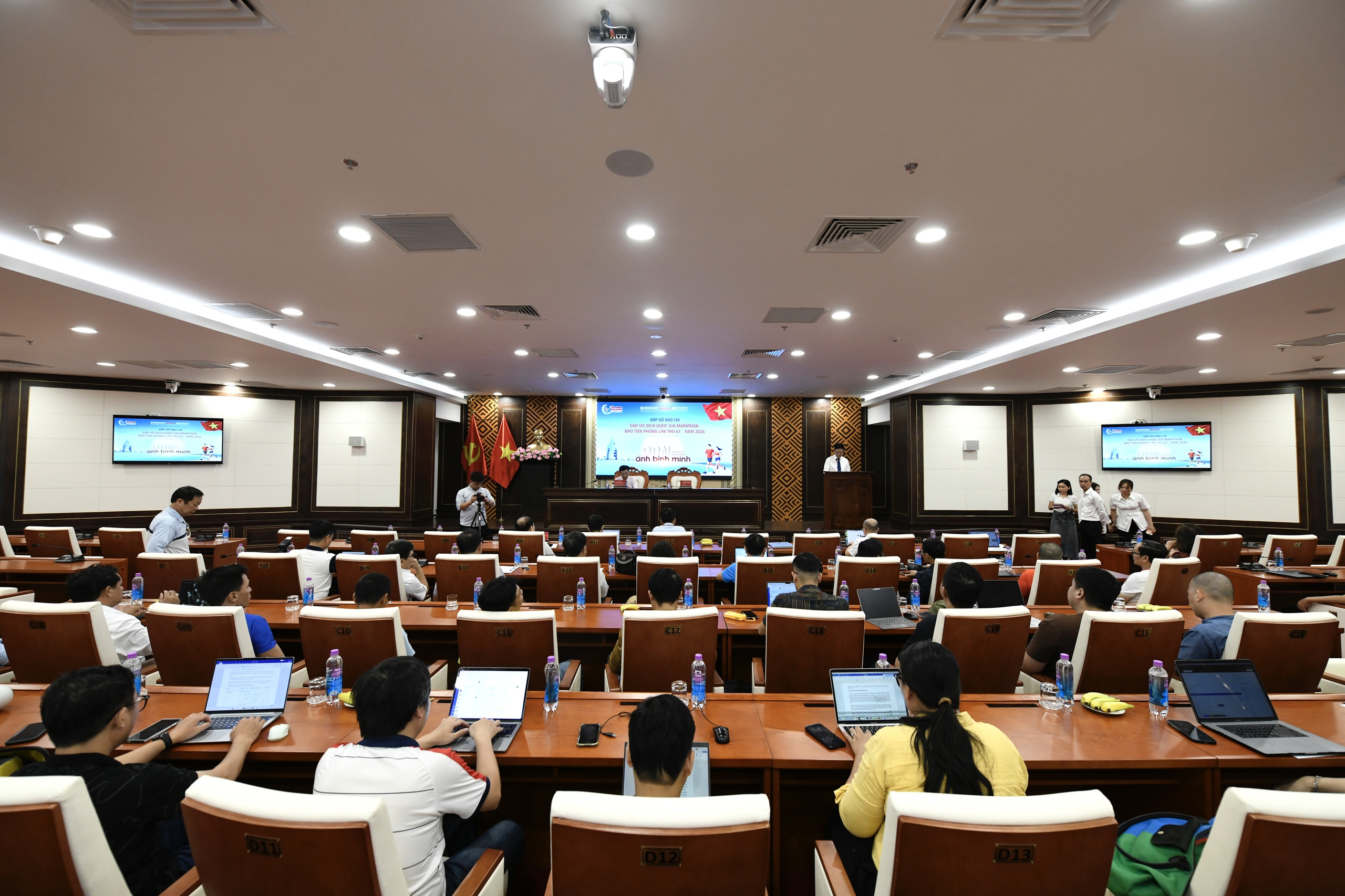 Khánh Hòa đón hơn 12.000 vận động viên dự Marathon -Báo Tiền Phong năm 2026- Ảnh 1. Khánh Hòa đón hơn 12.000 vận động viên dự Marathon -Báo Tiền Phong năm 2026- Ảnh 1.