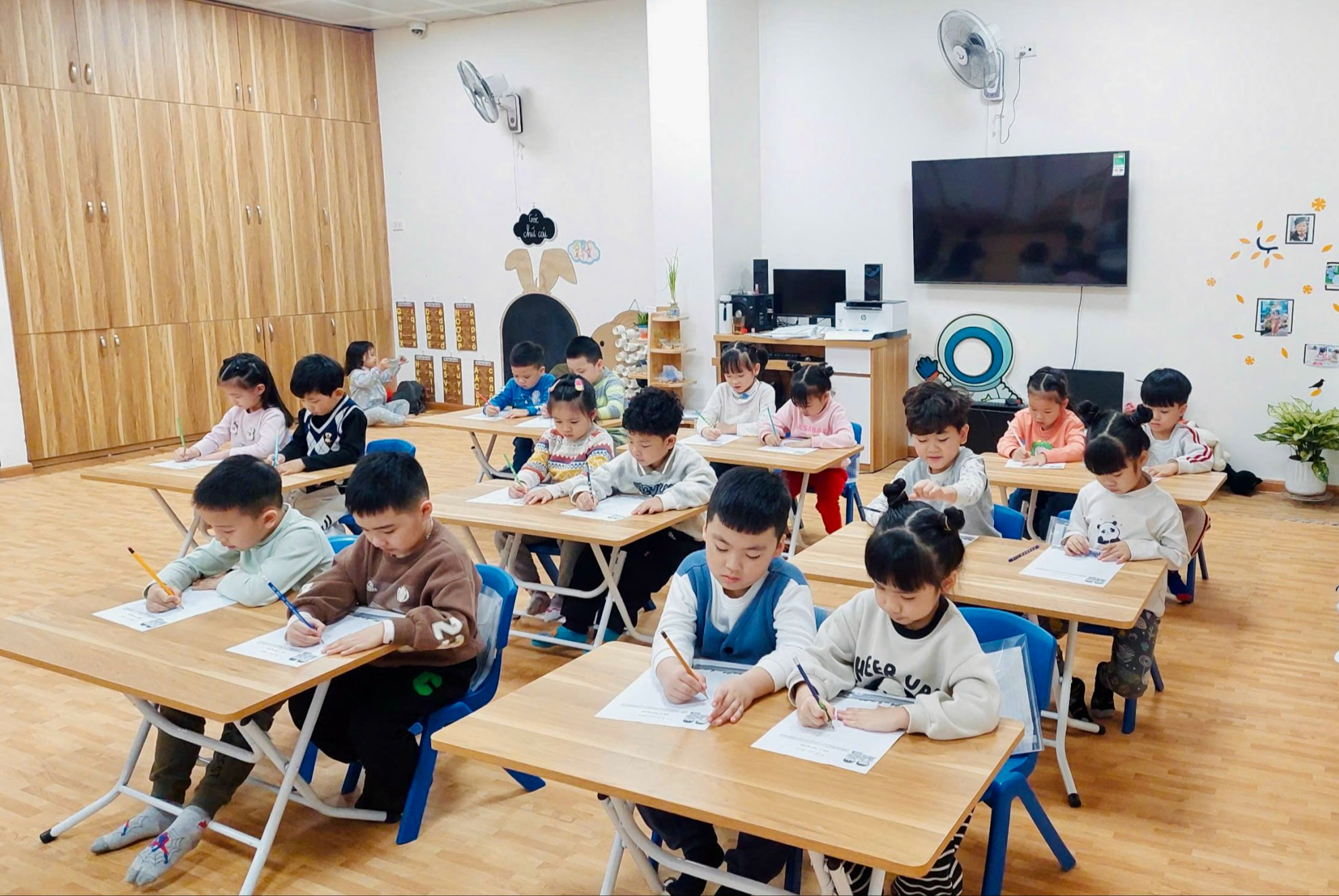 Diện ưu ti&ecirc;n tuyển sinh lớp 1, lớp 6 tại H&agrave; Nội- Ảnh 1.