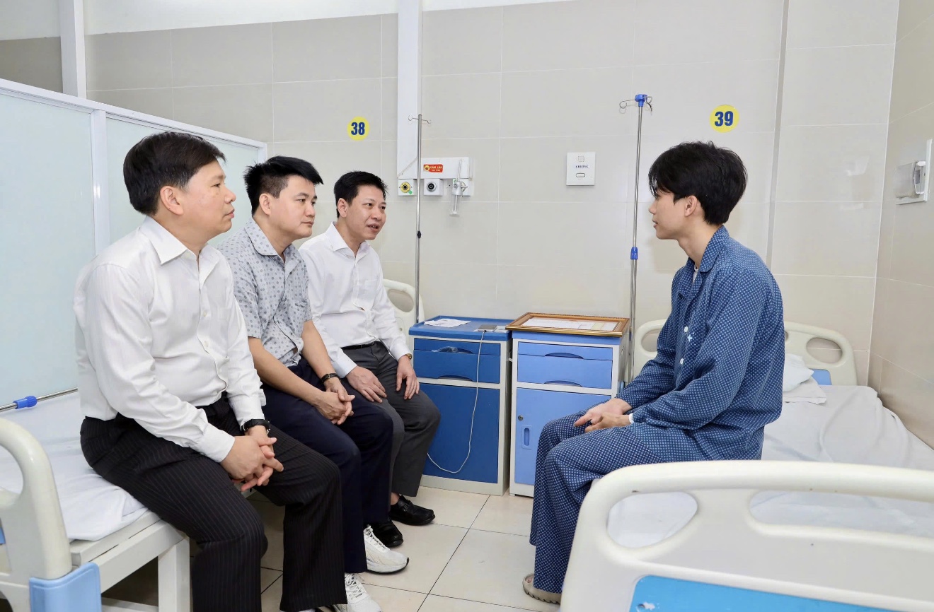 Bộ Giáo dục và Đào tạo khen thưởng sinh viên lao vào đám cháy cứu người- Ảnh 1. Bộ Giáo dục và Đào tạo khen thưởng sinh viên lao vào đám cháy cứu người- Ảnh 1.