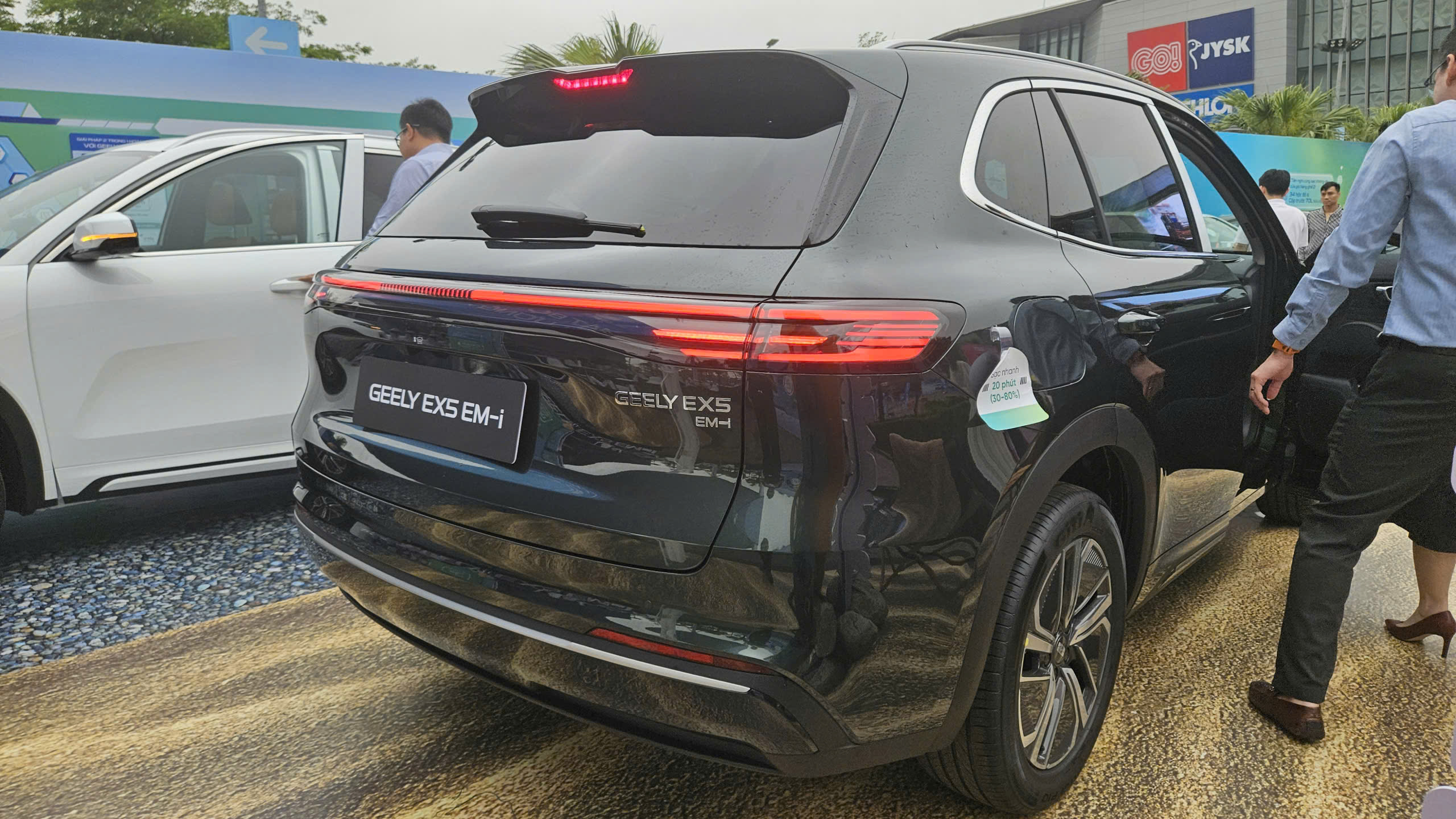 Geely EX5 EM-i tại Việt Nam xác lập 3 kỷ lục khi vừa ra mắt- Ảnh 3. Geely EX5 EM-i tại Việt Nam xác lập 3 kỷ lục khi vừa ra mắt- Ảnh 3.