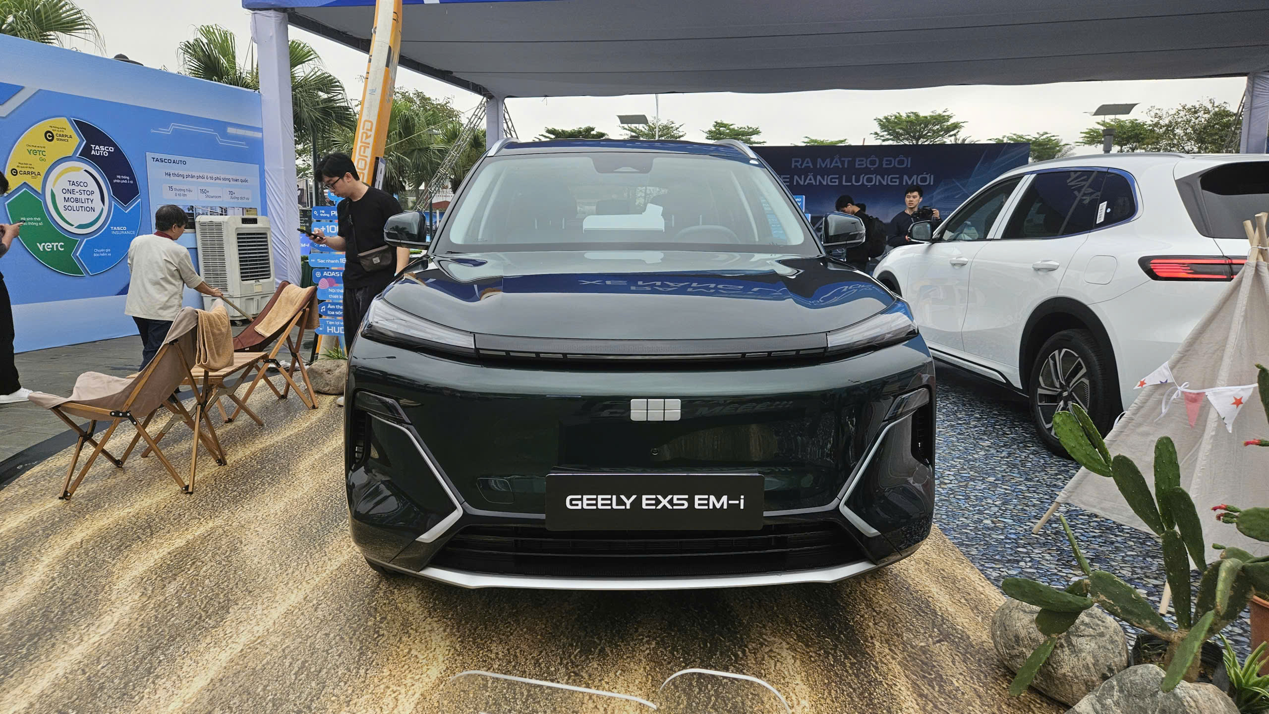 Geely EX5 EM-i tại Việt Nam xác lập 3 kỷ lục khi vừa ra mắt- Ảnh 2. Geely EX5 EM-i tại Việt Nam xác lập 3 kỷ lục khi vừa ra mắt- Ảnh 2.