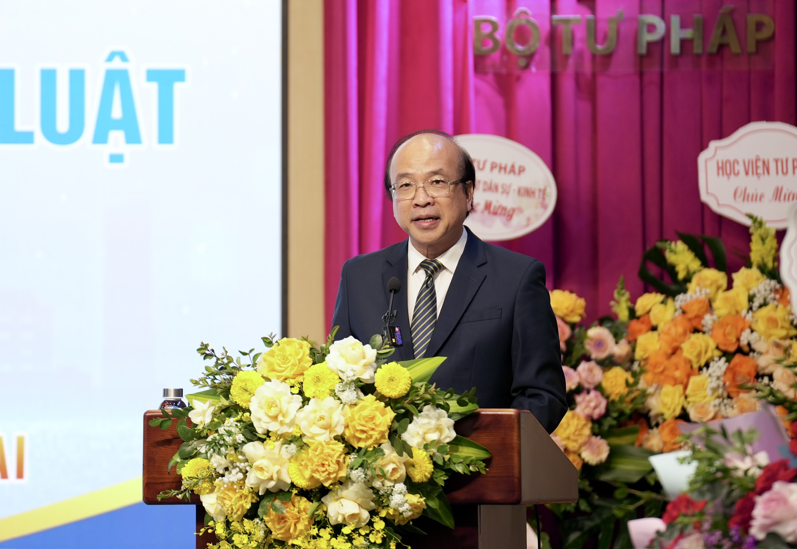 Ch&iacute;nh thức ra mắt Quỹ hỗ trợ x&acirc;y dựng ch&iacute;nh s&aacute;ch, ph&aacute;p luật- Ảnh 2.