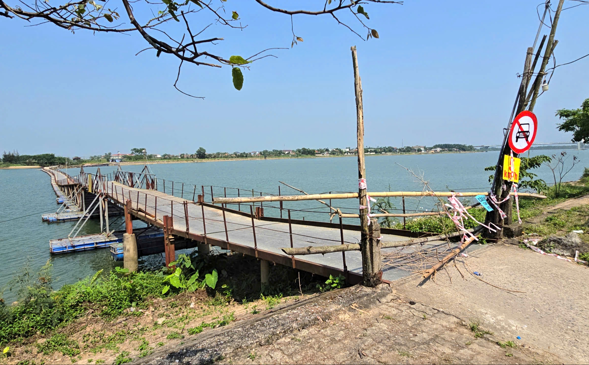 Quảng Trị: Mở lại cầu phao Triệu Độ, y&ecirc;u cầu chủ đầu tư khắc phục một số hạn chế- Ảnh 2.