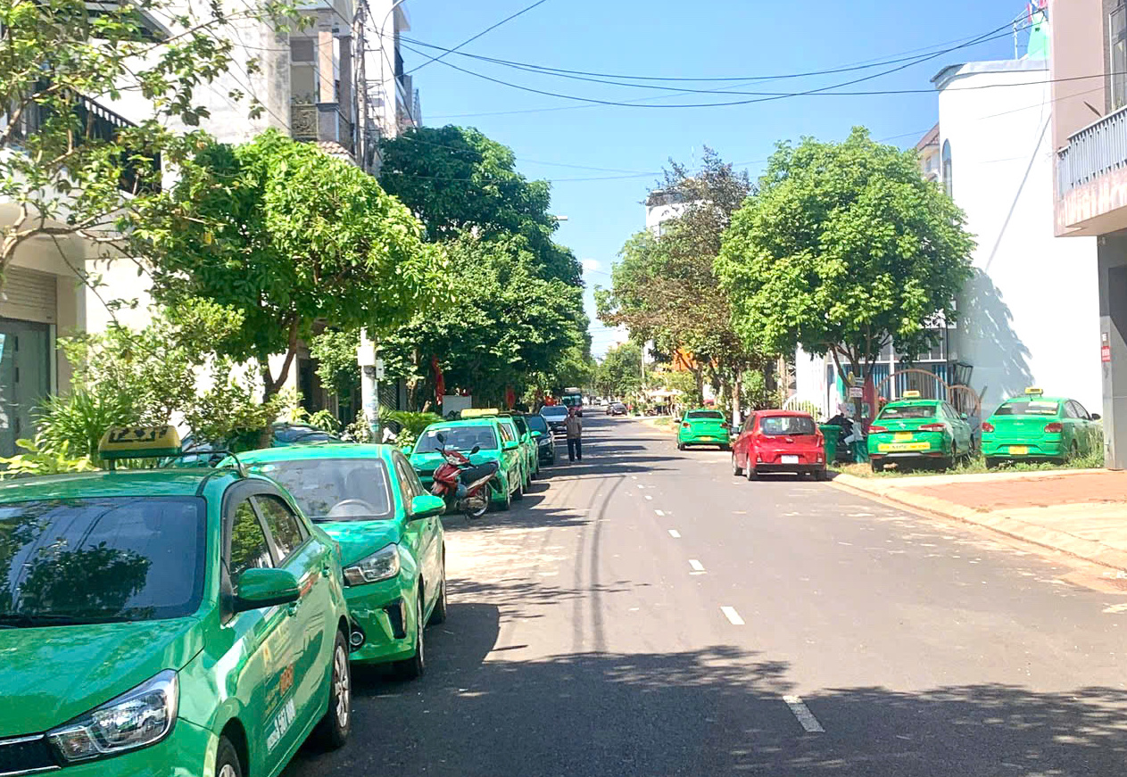 Ứng ph&oacute; biến động xăng dầu: Người d&acirc;n, doanh nghiệp xoay xở giữ nhịp sản xuất- Ảnh 2.