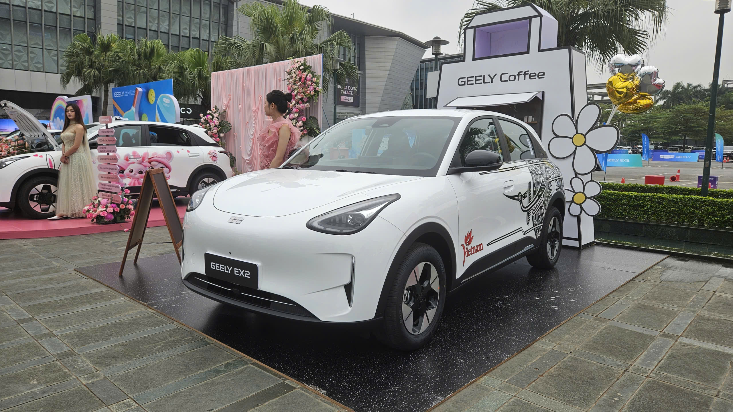 Geely EX2 ra mắt tại Việt Nam, giá từ 459 triệu đồng- Ảnh 1.