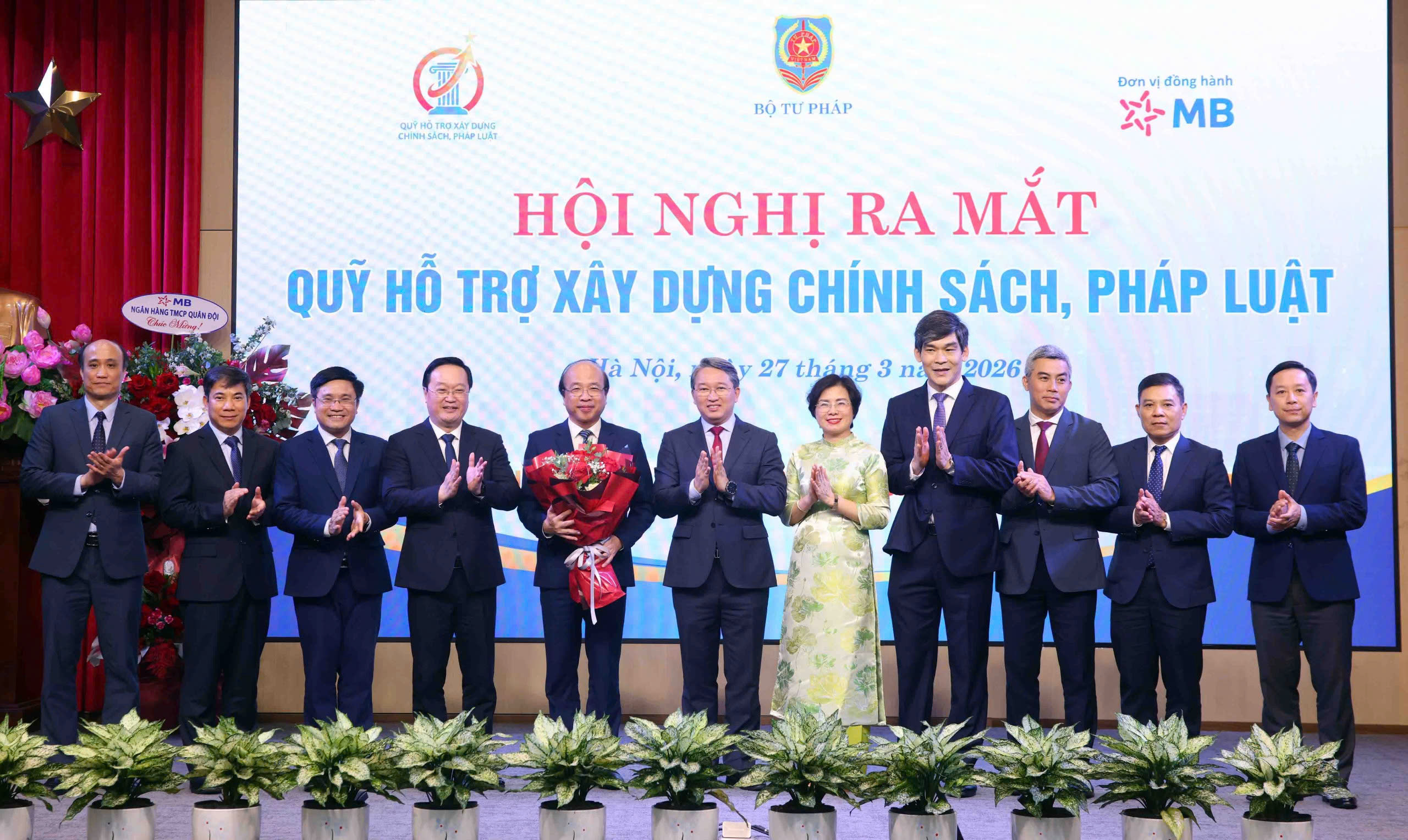 Ch&iacute;nh thức ra mắt Quỹ hỗ trợ x&acirc;y dựng ch&iacute;nh s&aacute;ch, ph&aacute;p luật- Ảnh 1.