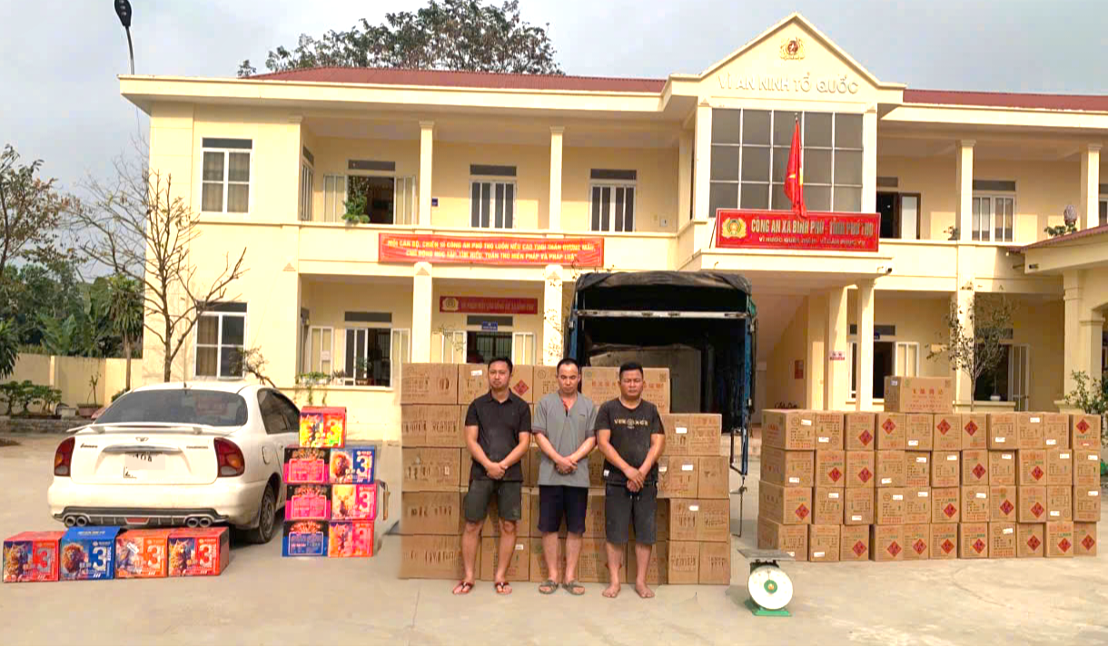 Ph&uacute; Thọ: Khởi tố 6 bị can vận chuyển, bu&ocirc;n b&aacute;n gần 2 tấn ph&aacute;o nổ- Ảnh 1.