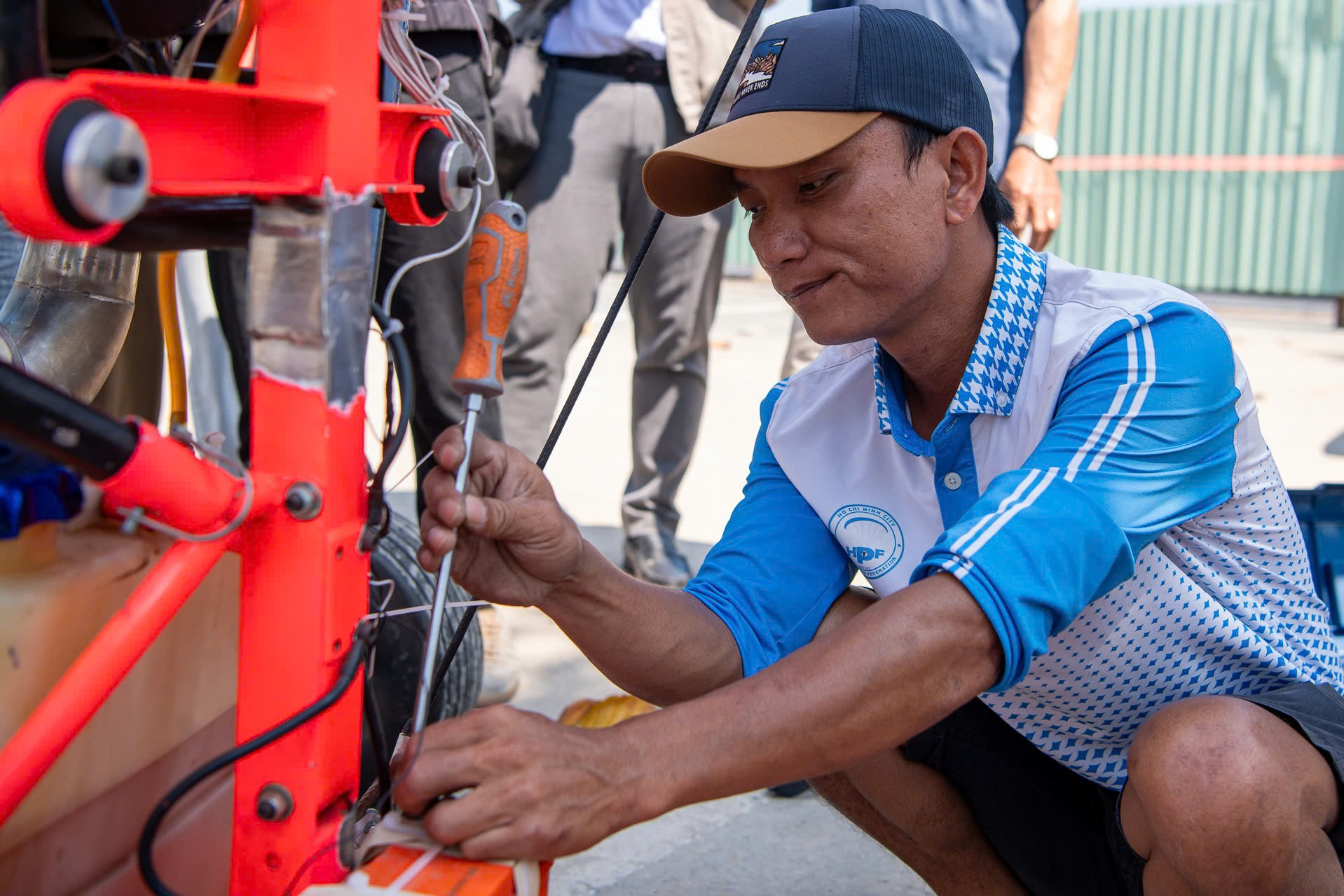 M&atilde;n nh&atilde;n m&agrave;n d&ugrave; lượn kết hợp ph&aacute;o hoa tr&ecirc;n bầu trời s&ocirc;ng S&agrave;i G&ograve;n- Ảnh 16.