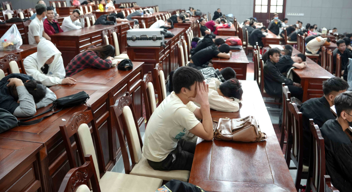 Triệt ph&aacute; đường d&acirc;y lừa đảo xuy&ecirc;n quốc gia, bắt tạm giam 343 đối tượng- Ảnh 1.