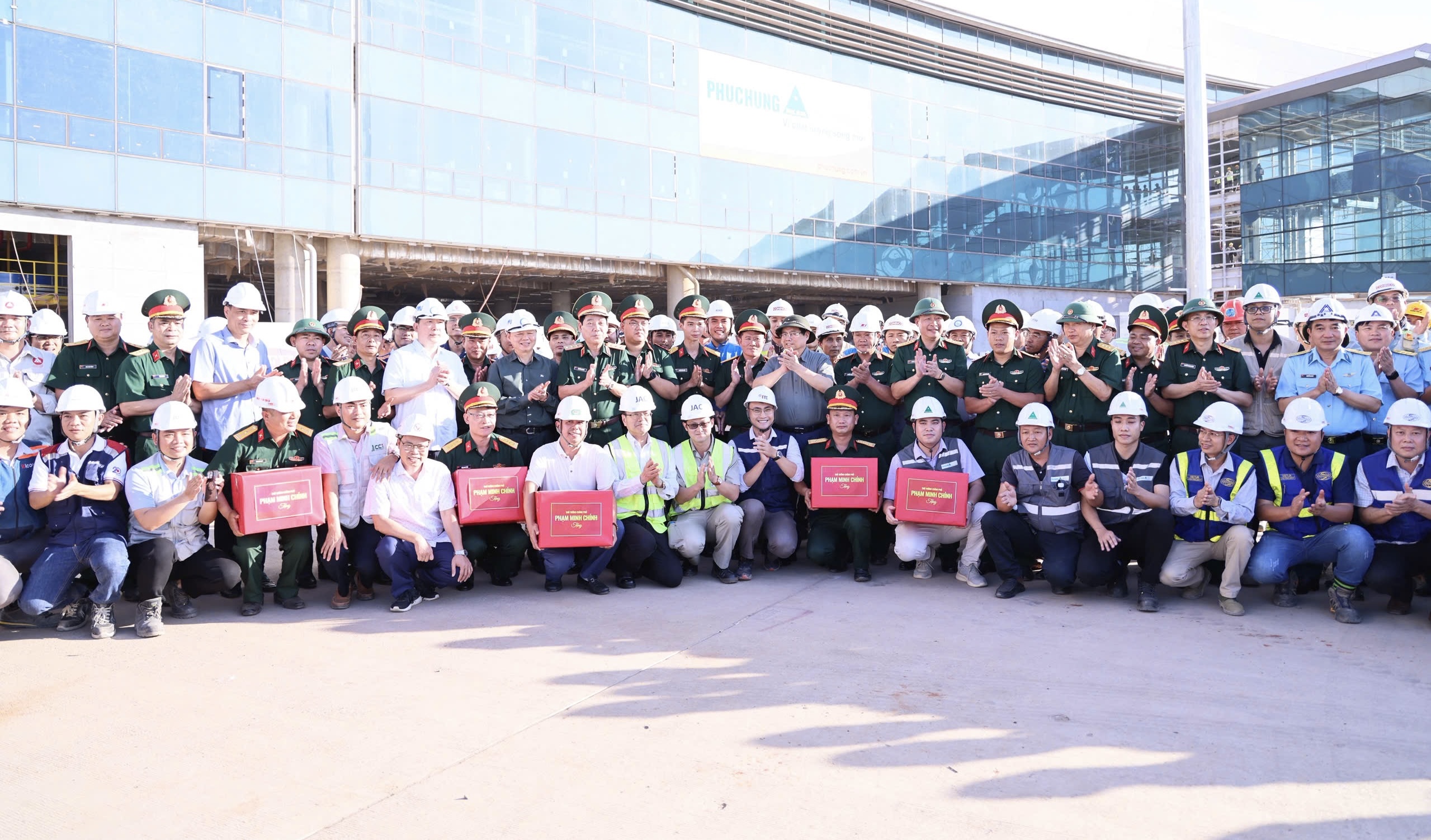 To&agrave;n cảnh chuyến kiểm tra lần thứ 10 của Thủ tướng Phạm Minh Ch&iacute;nh tại s&acirc;n bay Long Th&agrave;nh- Ảnh 5.