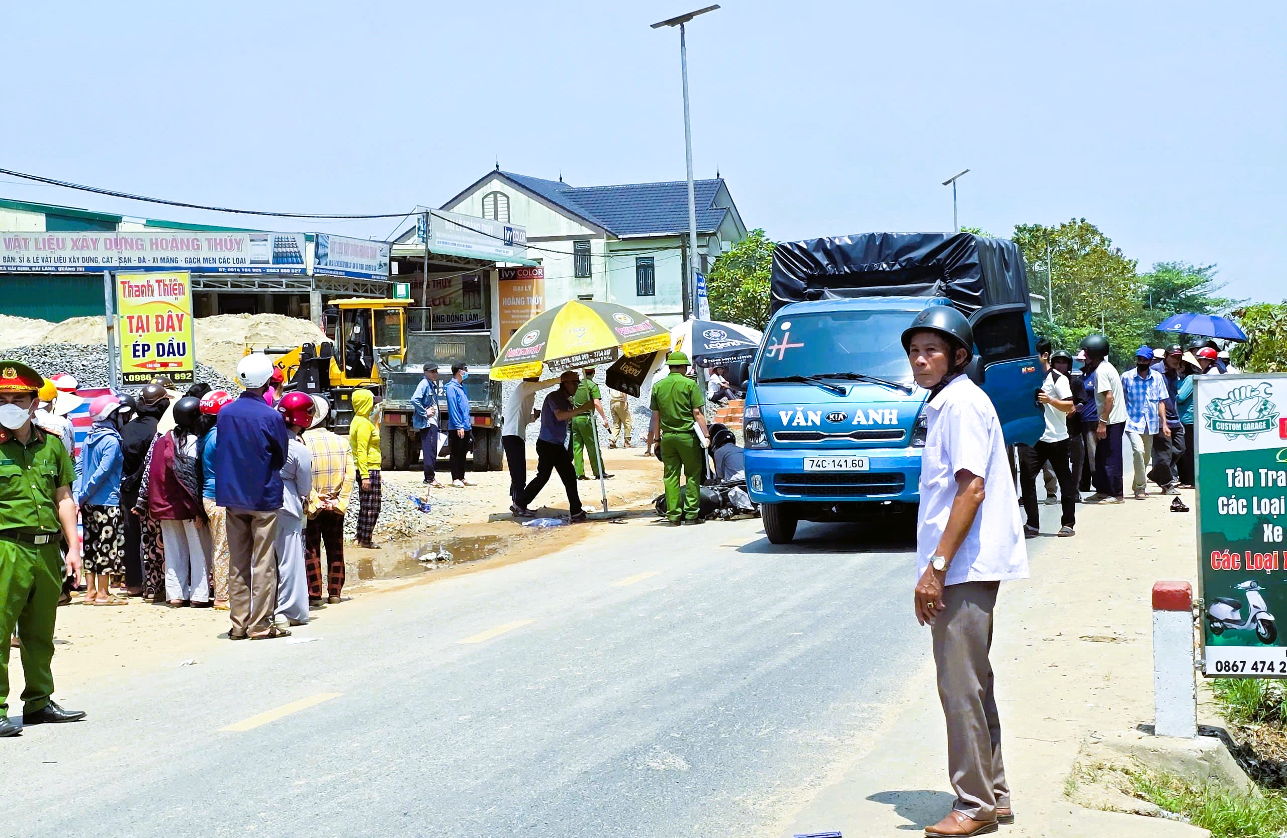 Quảng Trị: Va chạm với &ocirc; t&ocirc;, một thiếu ni&ecirc;n đi xe m&aacute;y điện tử vong- Ảnh 1.