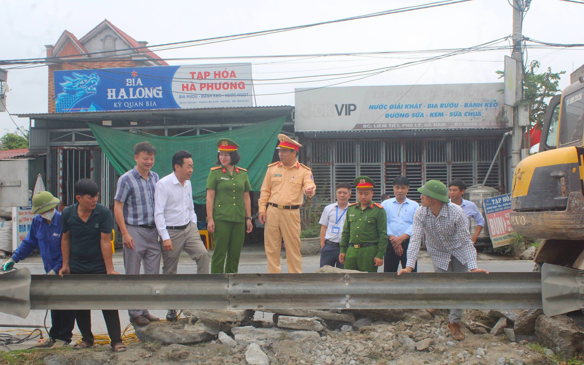 Siết chặt vi phạm đường sắt: Tự mở lối đi c&oacute; thể bị phạt tới 40 triệu đồng