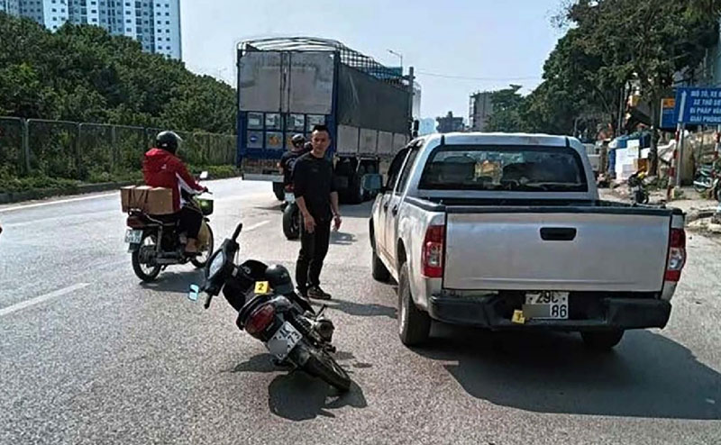 Lực lượng chức năng thực nghiệm hiện trường vụ việc - Ảnh: V.N.