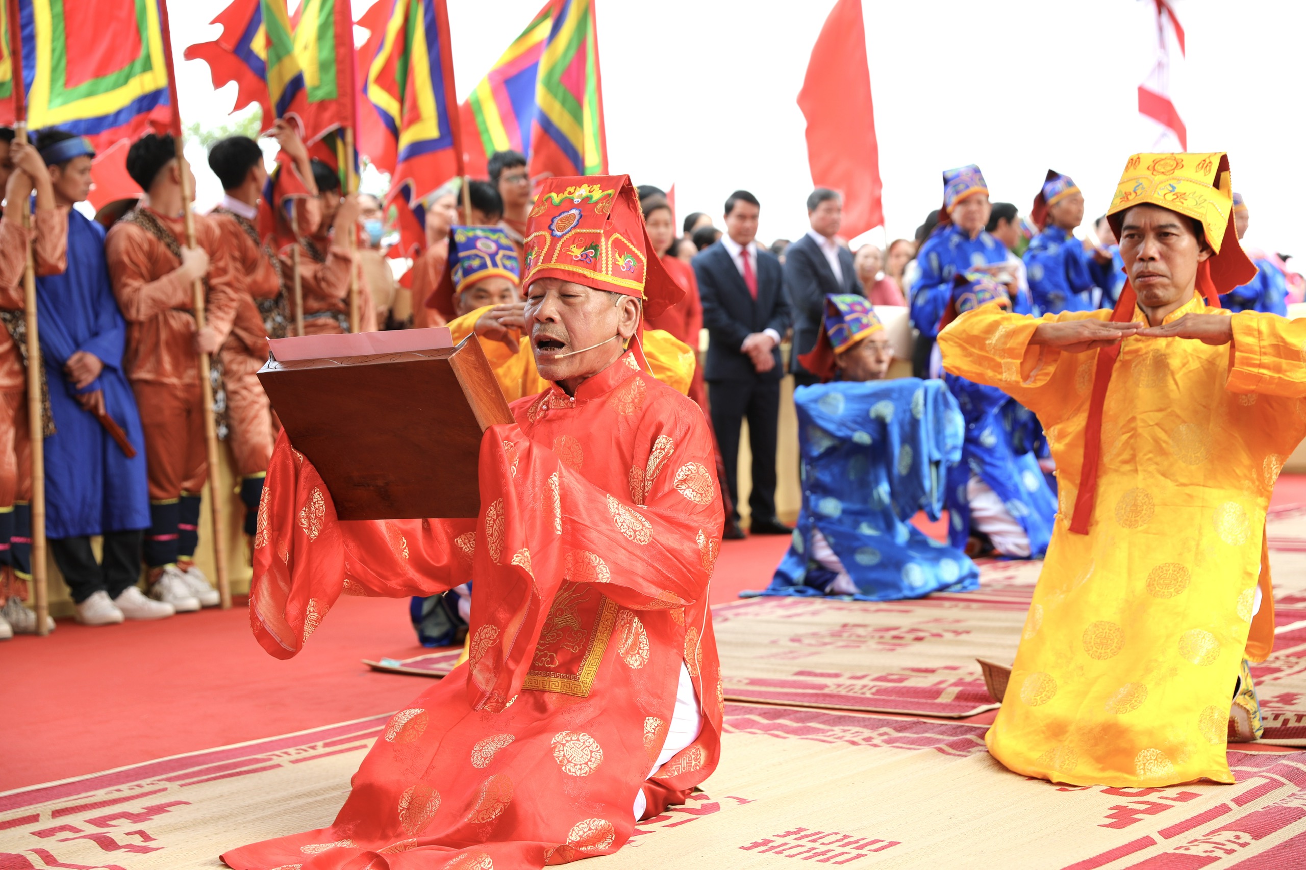 Độc đ&aacute;o lễ hội t&aacute;i hiện Vua H&ugrave;ng dạy d&acirc;n cấy l&uacute;a ở Ph&uacute; Thọ- Ảnh 3.