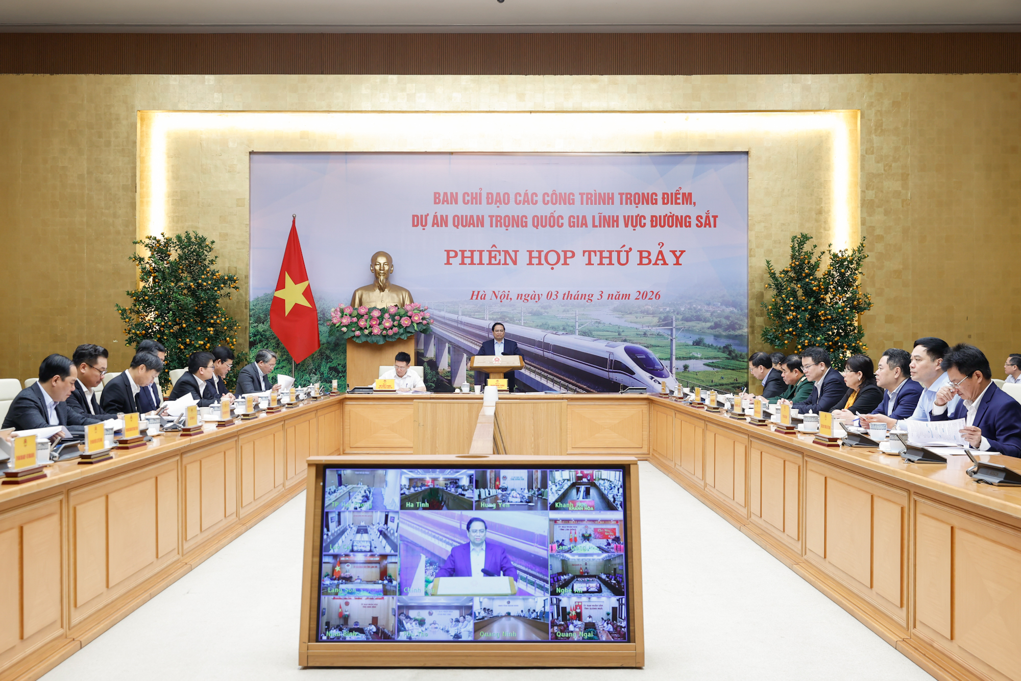 Thủ tướng: Tối ưu h&oacute;a hiệu quả c&aacute;c dự &aacute;n v&agrave; l&agrave;m chủ c&ocirc;ng nghệ đường sắt- Ảnh 1.