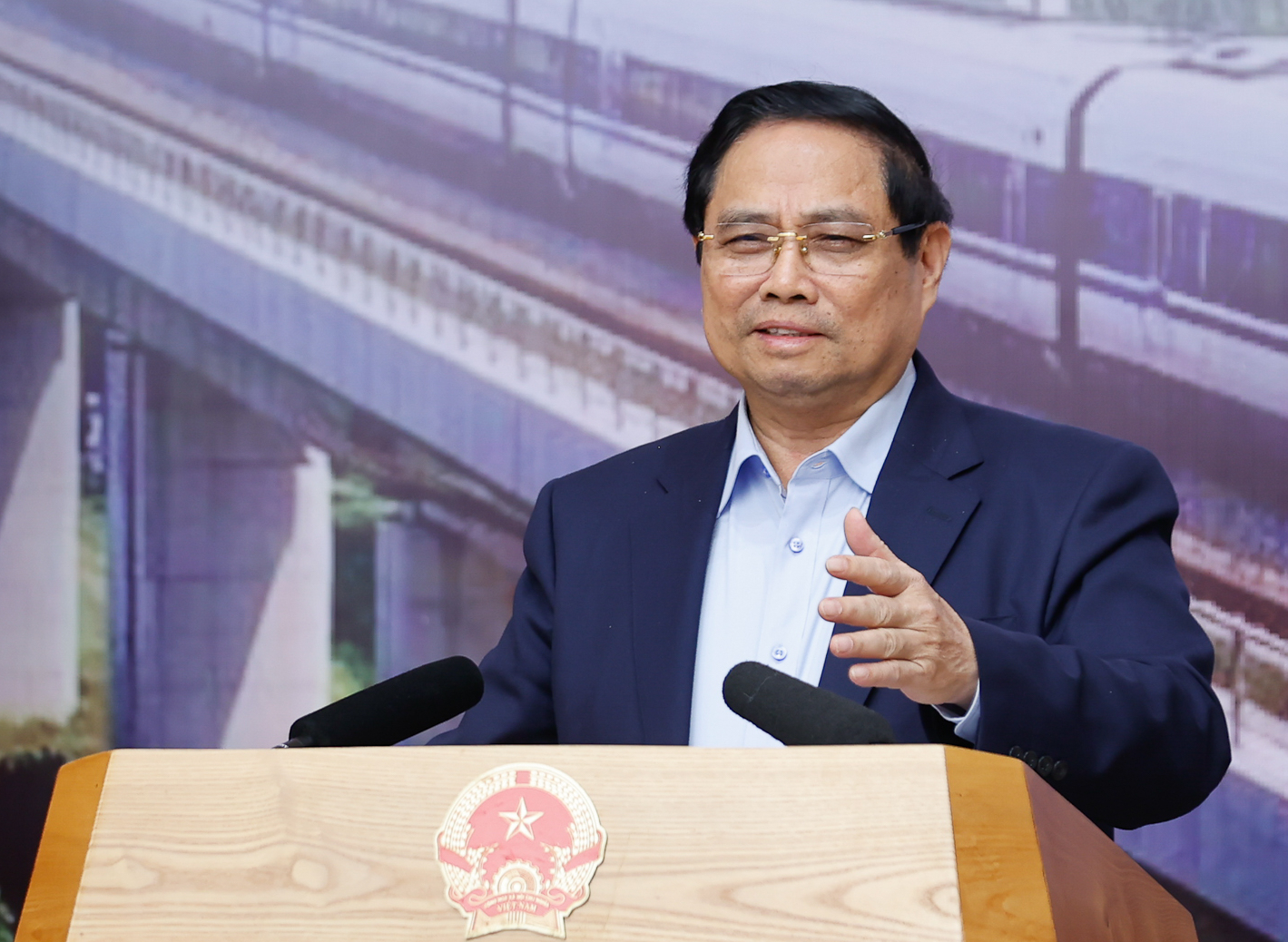 Thủ tướng: Tối ưu h&oacute;a hiệu quả c&aacute;c dự &aacute;n v&agrave; l&agrave;m chủ c&ocirc;ng nghệ đường sắt- Ảnh 2.