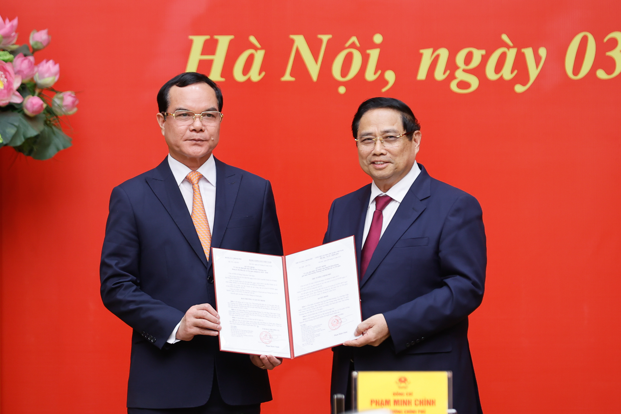Trao quyết định Phó Bí thư Đảng ủy Chính phủ và bổ nhiệm lãnh đạo 4 bộ, cơ quan ngang Bộ- Ảnh 4. Trao quyết định Phó Bí thư Đảng ủy Chính phủ và bổ nhiệm lãnh đạo 4 bộ, cơ quan ngang Bộ- Ảnh 4.