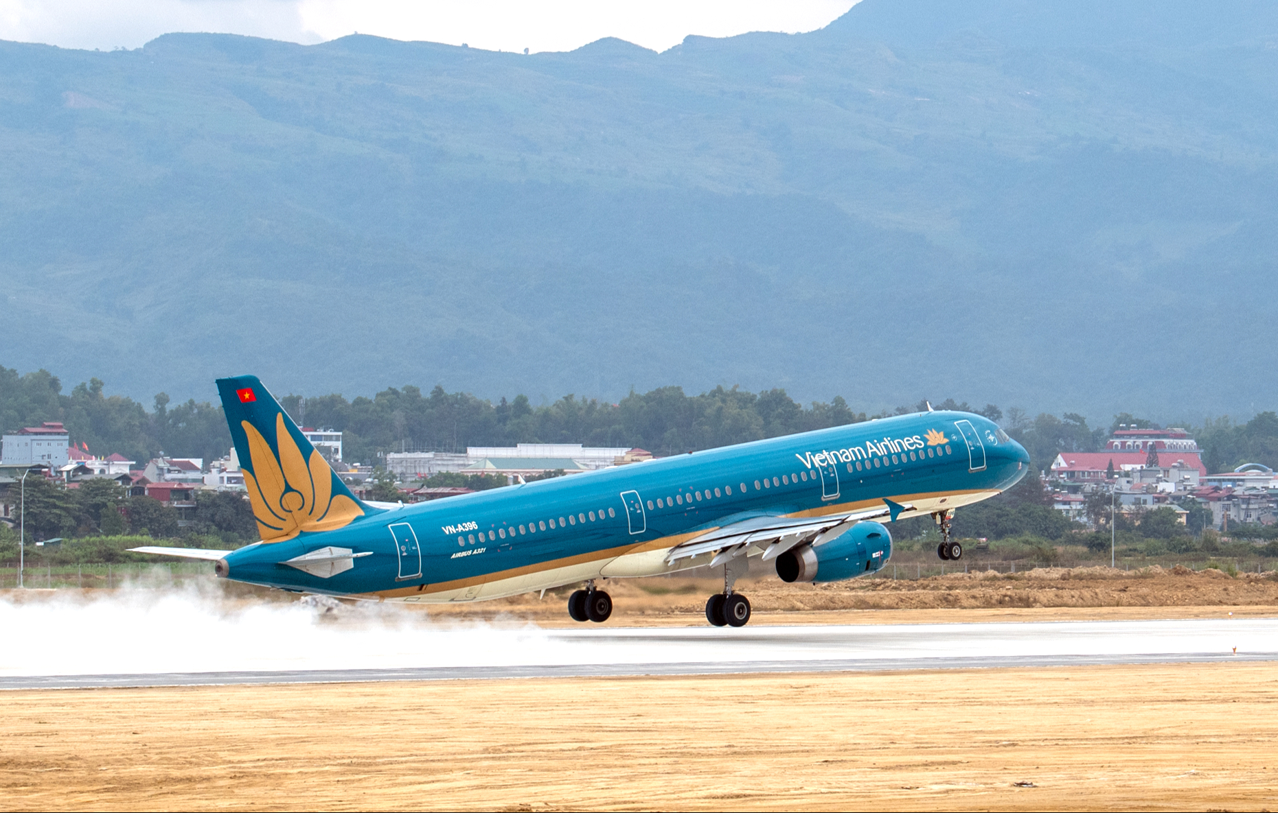 Vietnam Airlines tăng tần suất khai th&aacute;c tr&ecirc;n đường bay H&agrave; Nội - Điện Bi&ecirc;n- Ảnh 1.