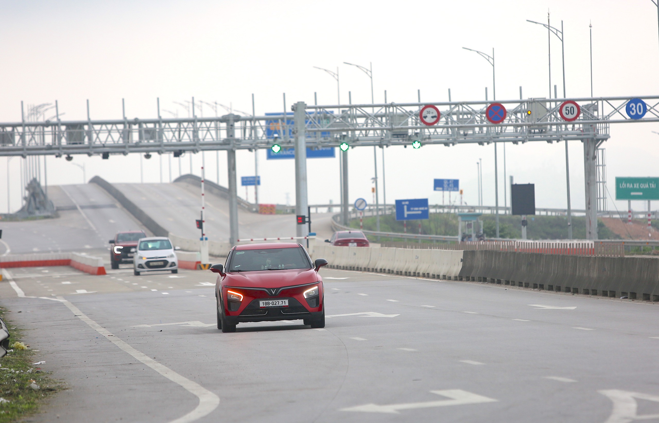 D&ugrave;ng dịch vụ tốt hơn cần trả ph&iacute;- Ảnh 1.