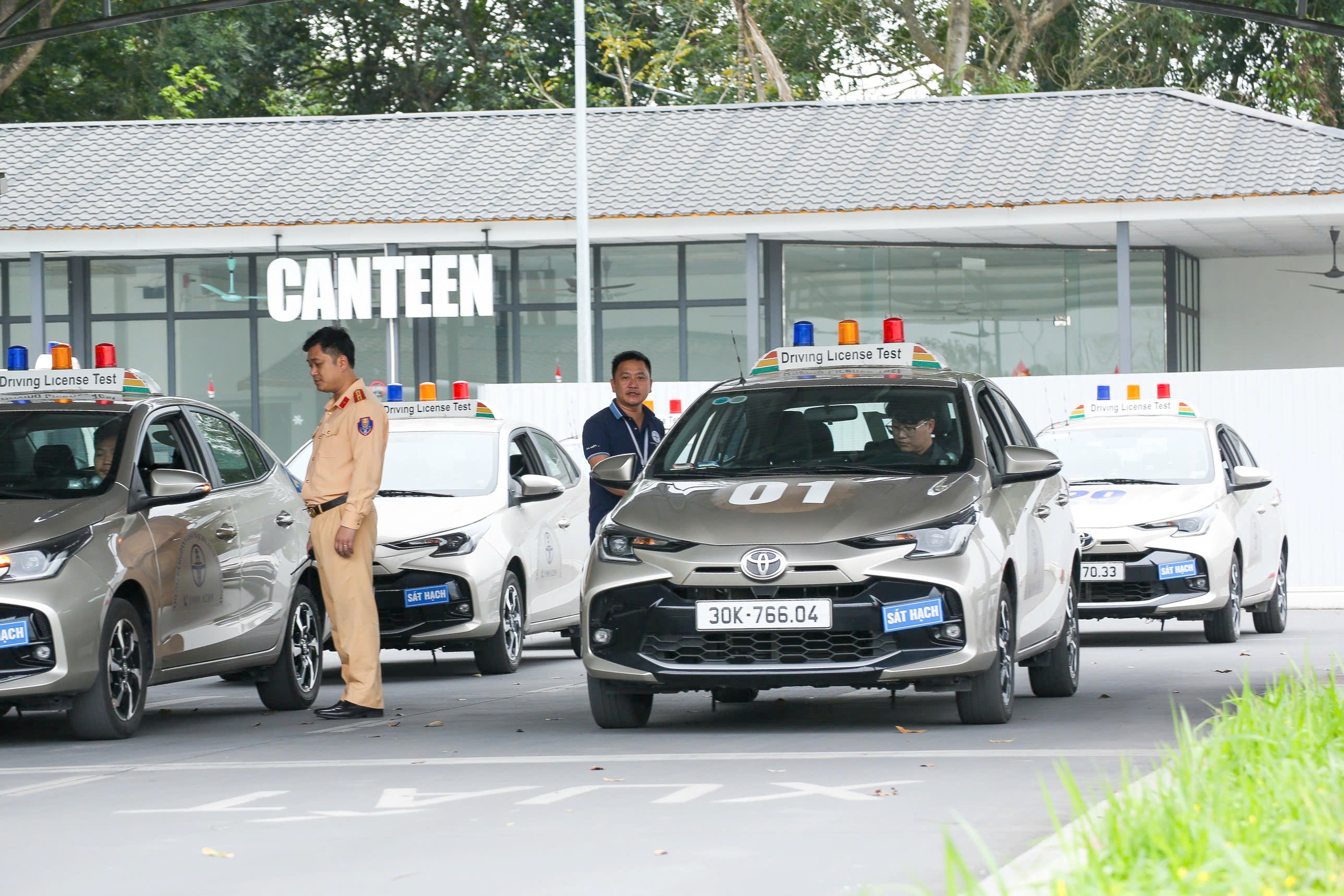 H&agrave; Nội: Gần 2.000 học vi&ecirc;n s&aacute;t hạch l&aacute;i xe mỗi ng&agrave;y, nhiều người đỗ ngay lần thi đầu- Ảnh 1.