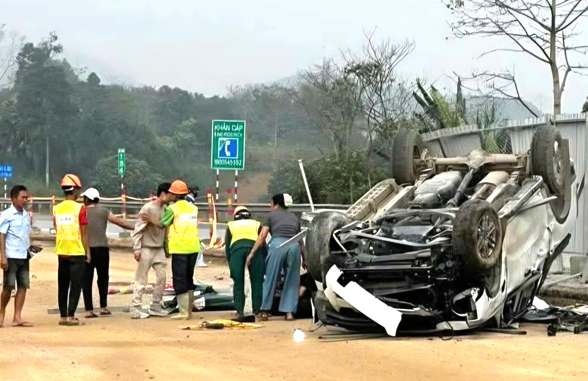 Li&ecirc;n tiếp hai vụ tai nạn tr&ecirc;n cao tốc Nội B&agrave;i - L&agrave;o Cai, một t&agrave;i xế tử vong- Ảnh 1.