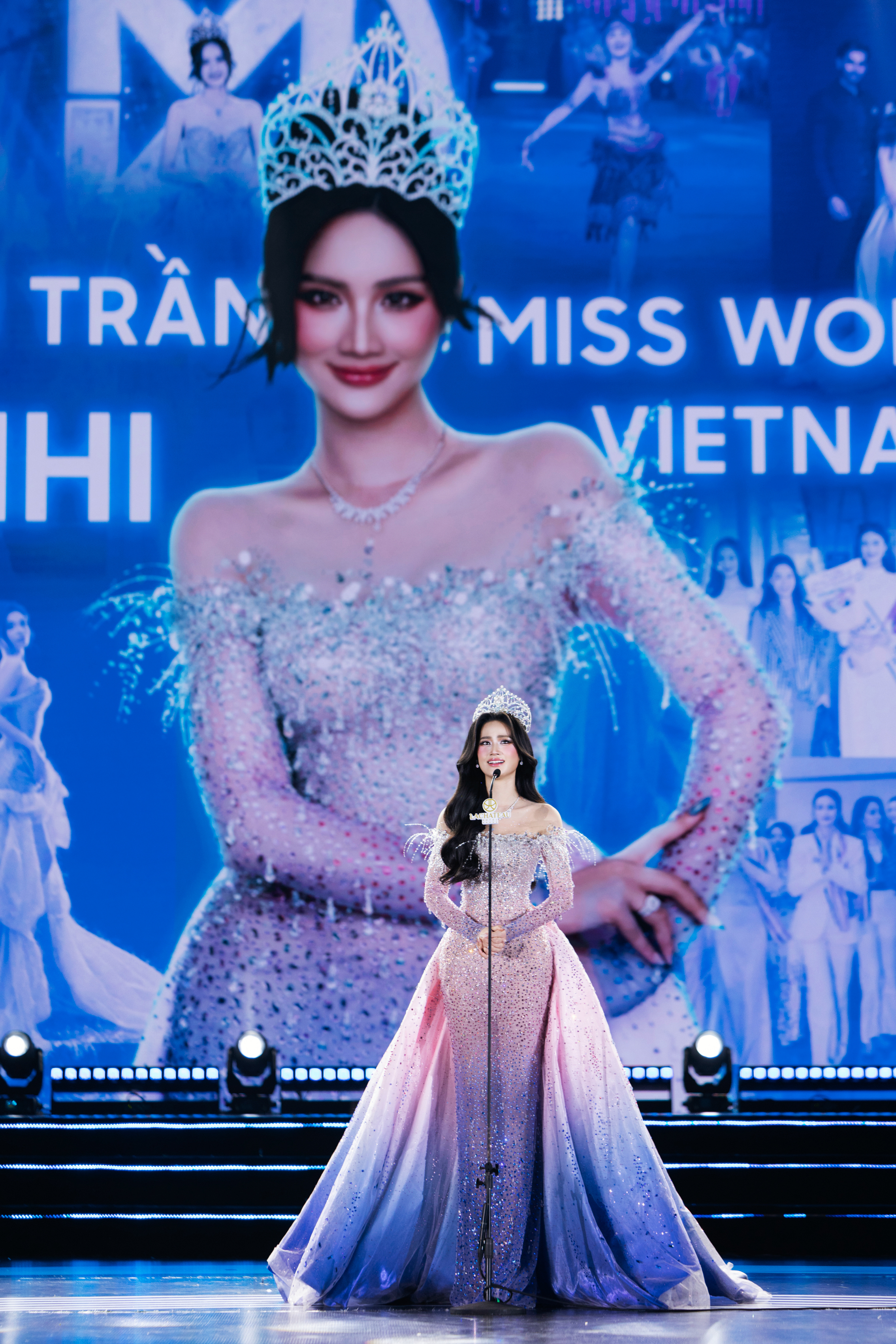 Huỳnh Trần Ý Nhi nhìn lại 981 ngày đương nhiệm: "Tôi học cách bước tiếp sau giông bão"- Ảnh 2. Huỳnh Trần Ý Nhi nhìn lại 981 ngày đương nhiệm: "Tôi học cách bước tiếp sau giông bão"- Ảnh 2.