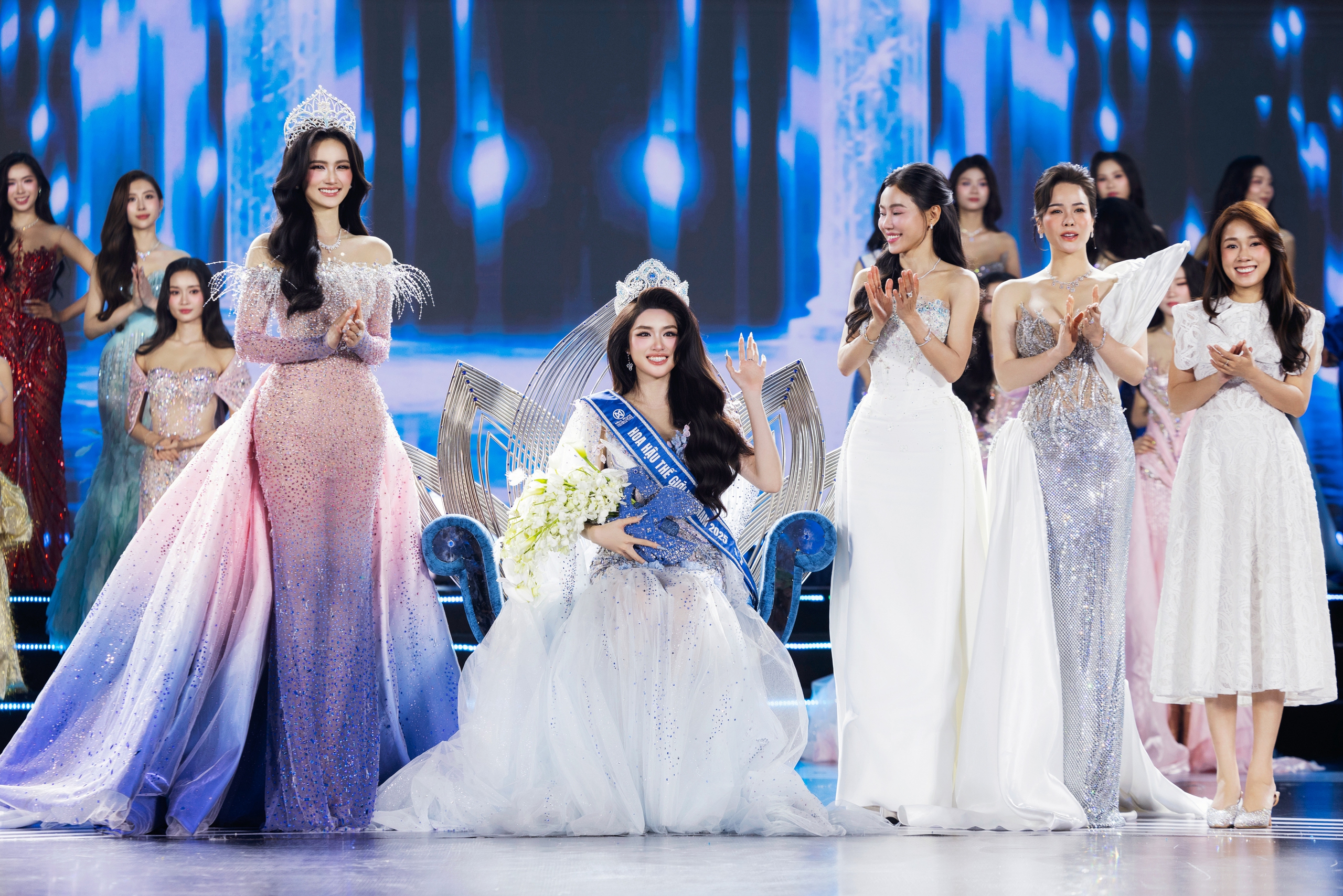 50% th&iacute; sinh v&agrave; 100% gi&aacute;m khảo đồng thuận chọn Phương Oanh l&agrave; Miss World Vietnam 2025- Ảnh 8.