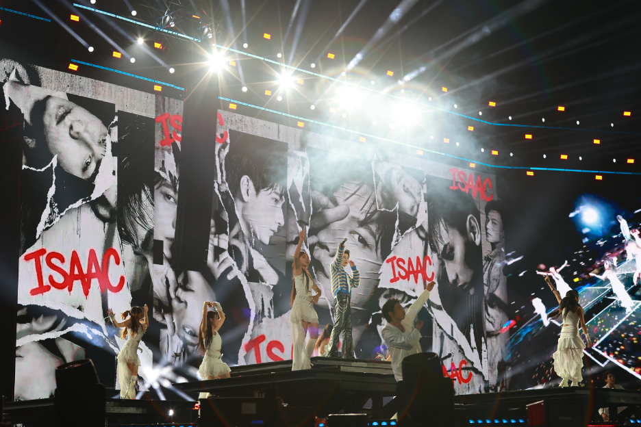 Dàn sao "Vũ trụ Say hi" tại Mega Concert mở màn ấn tượng Năm Du lịch quốc gia Gia Lai 2026- Ảnh 6. Dàn sao "Vũ trụ Say hi" tại Mega Concert mở màn ấn tượng Năm Du lịch quốc gia Gia Lai 2026- Ảnh 6.